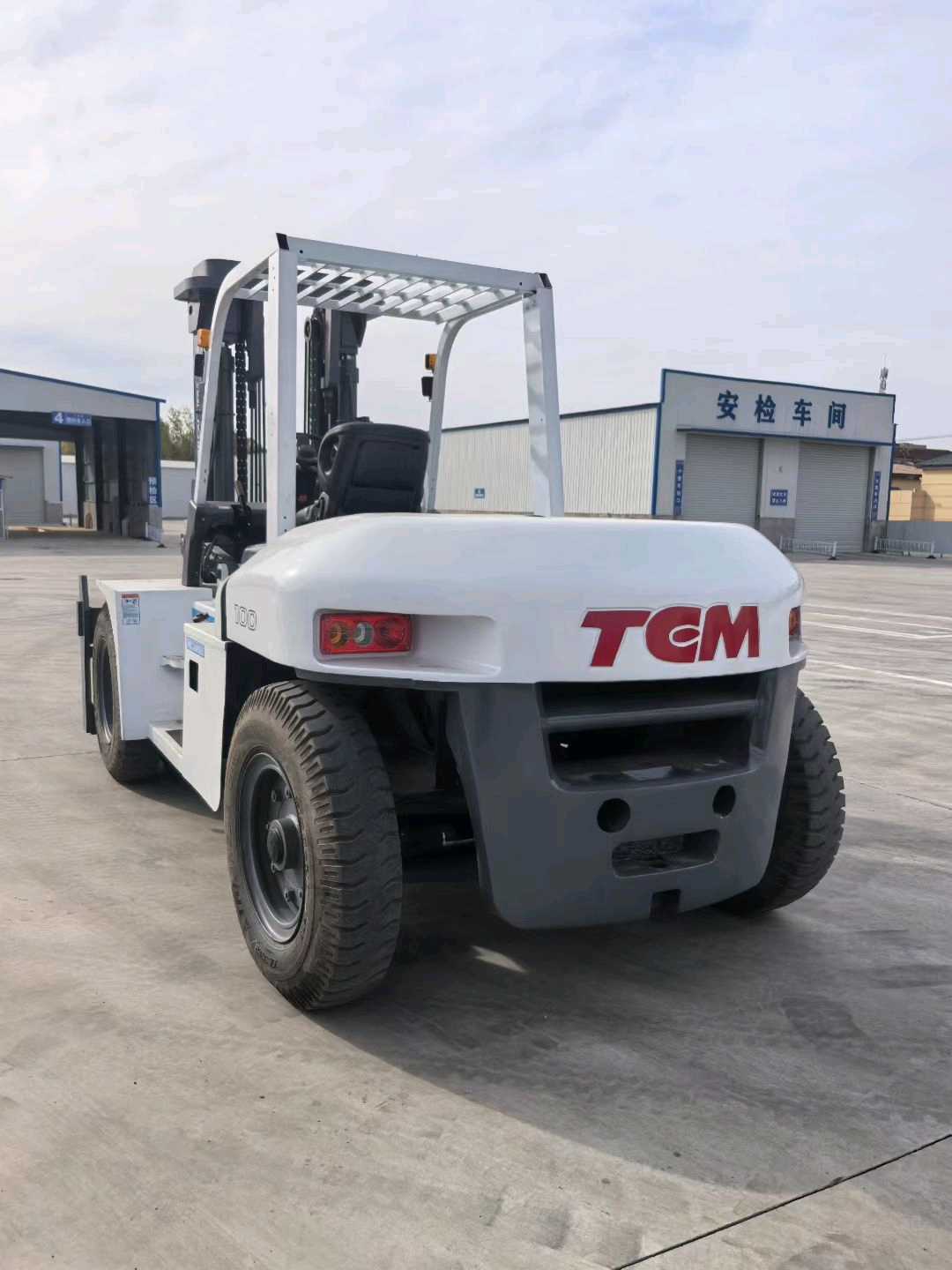 河北省廊坊市安次区常甫路与顺安道交叉口东北侧二手TCM10吨升高0米柴油叉车