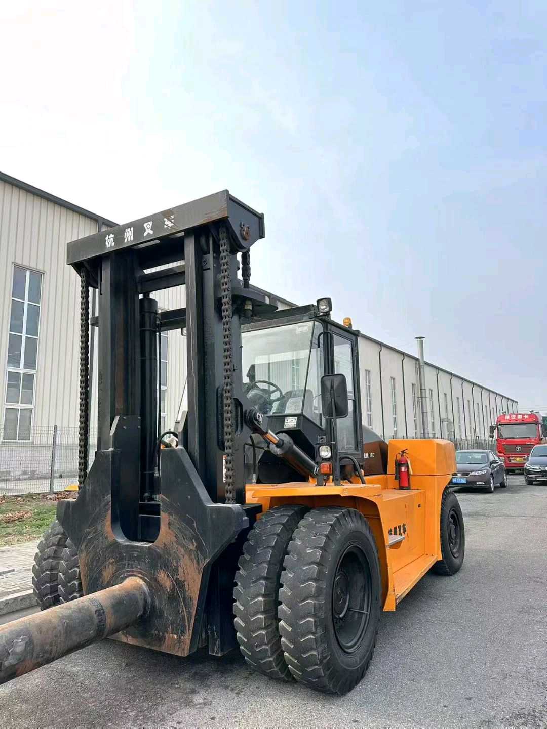 河北省廊坊市安次区常甫路与顺安道交叉口东北侧二手杭叉16吨升高0米柴油叉车