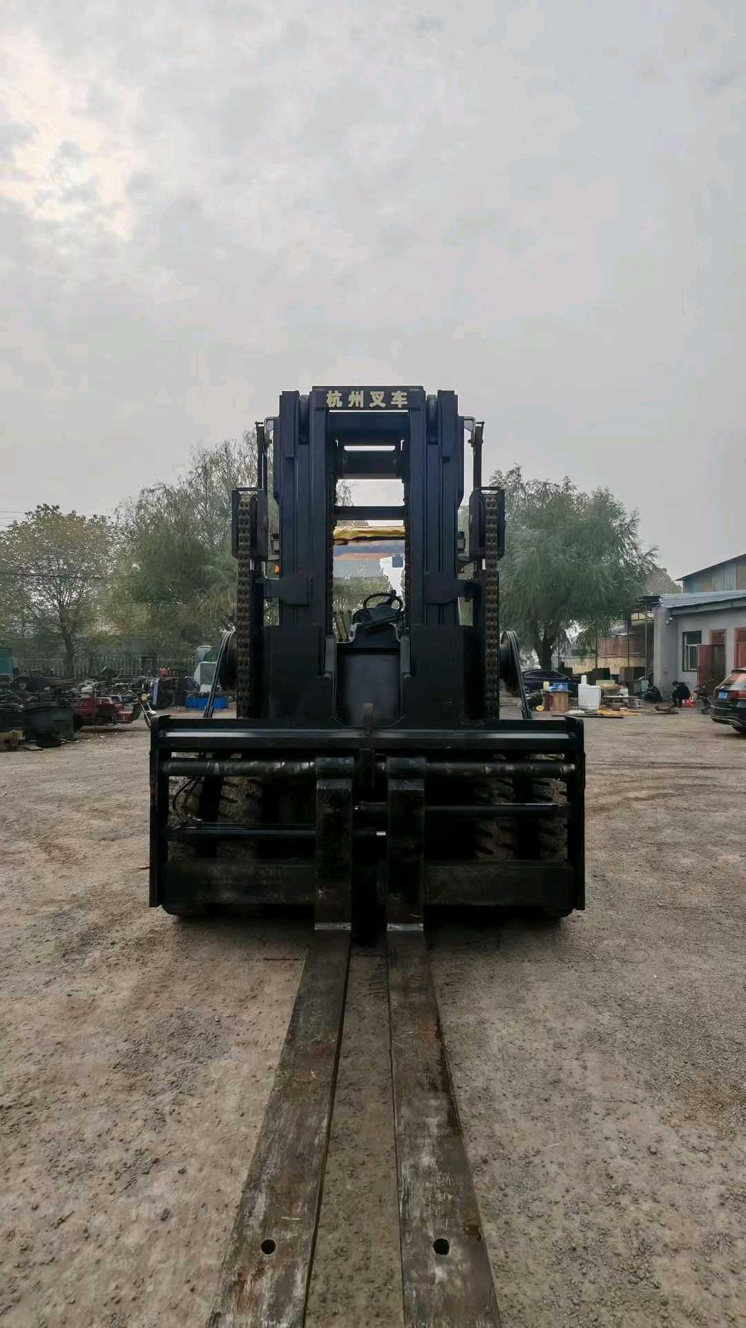 河北省邯郸市邯山区浴新大街75号二手杭叉16吨升高0米柴油叉车
