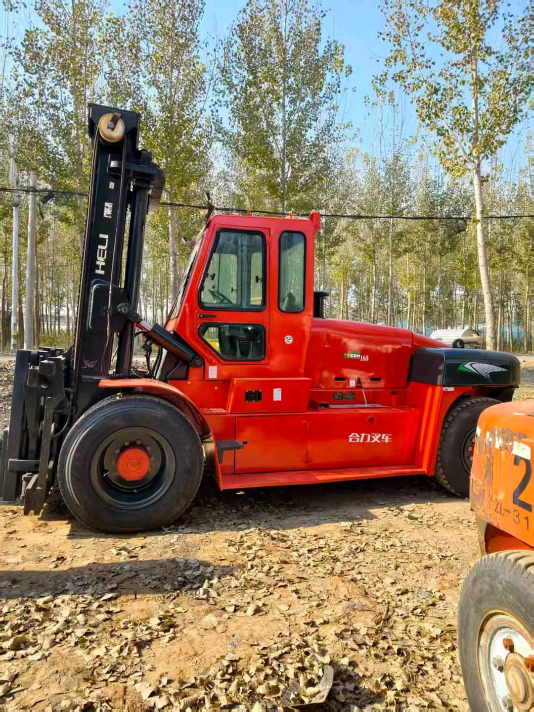 河北省廊坊市安次区常甫路与顺安道交叉口东北侧二手合力16吨升高0米柴油叉车