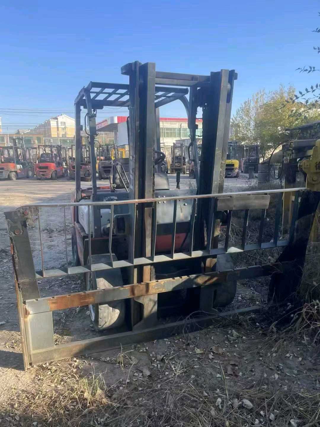 山东省德州市德城区迎宾大街二手合力3吨升高0米柴油叉车