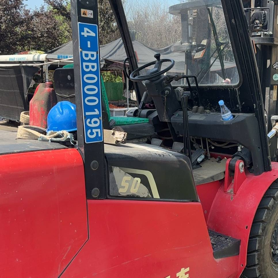 浙江省杭州市临平区南苑街道翁梅街与临乔路交叉口西北180米二手杭叉5吨升高3米柴油叉车