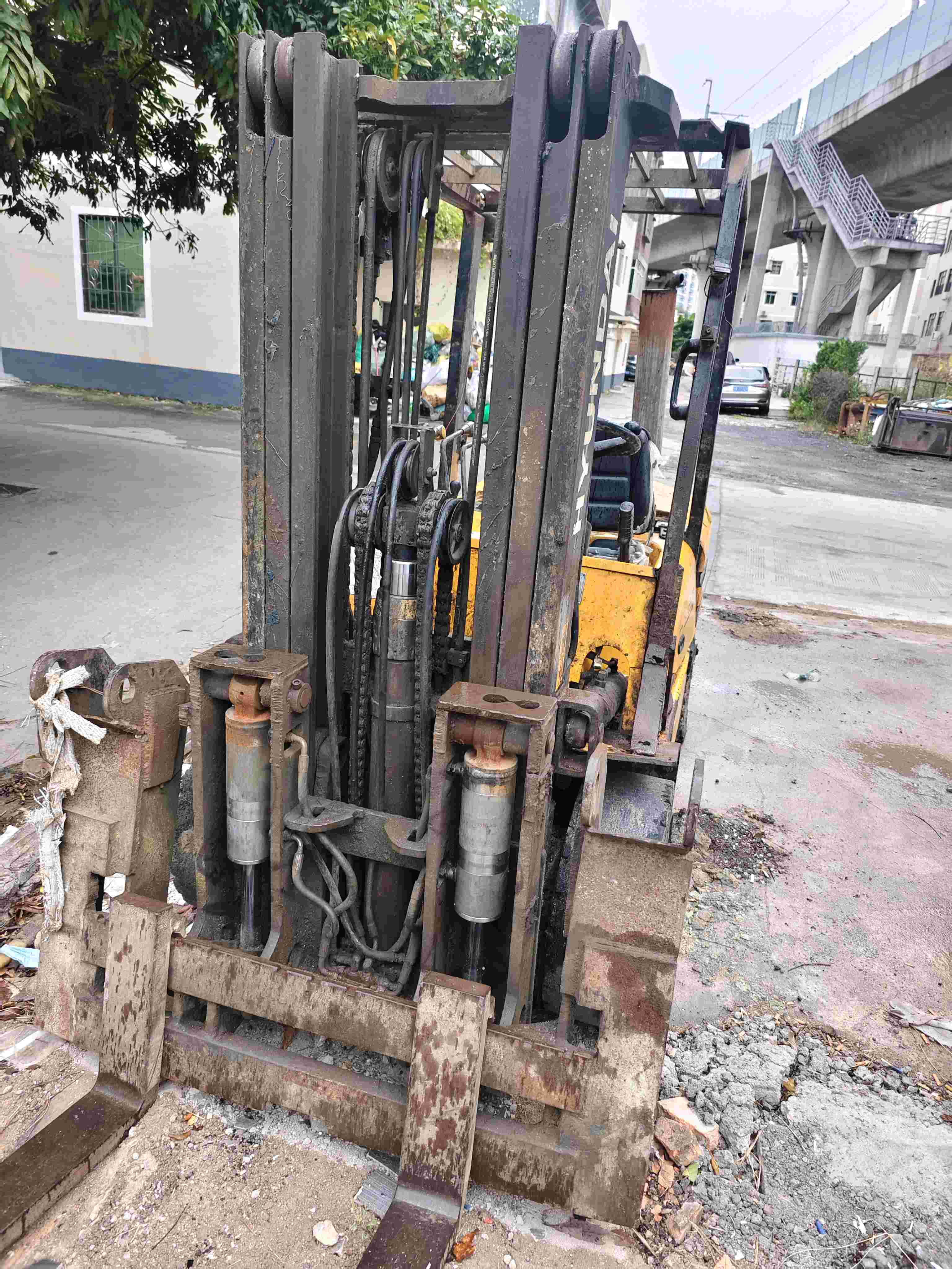 广东省清远市清城区建设二路与创兴二路交叉口东南320米二手其他3.5吨升高0米柴油叉车