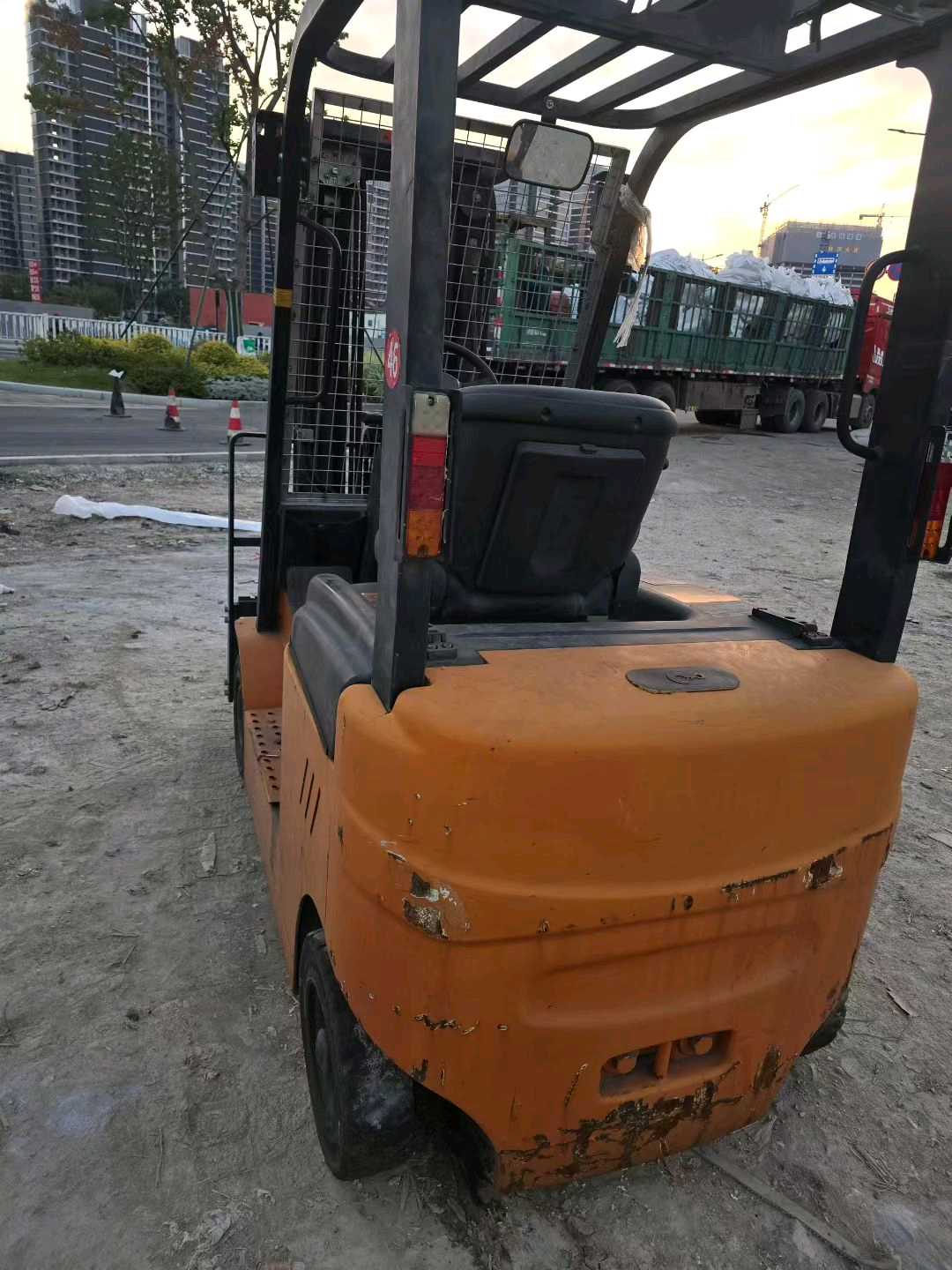 浙江省台州市椒江区市府大道西段999号二手其他1.5吨升高0米平衡重电车