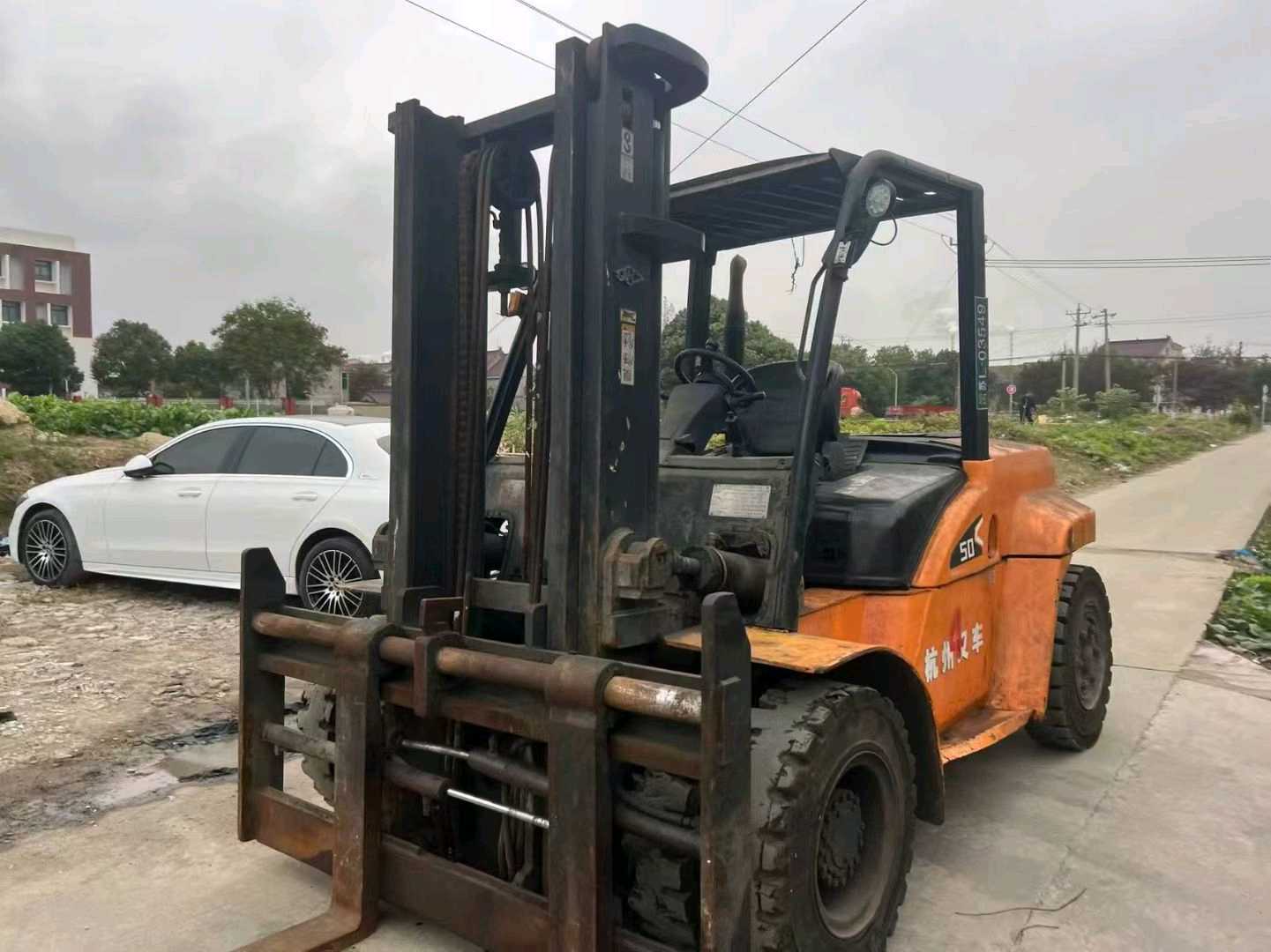 江苏省苏州市姑苏区苏站路27号(苏州火车站地铁站1A入口旁)二手杭叉5吨升高0米柴油叉车