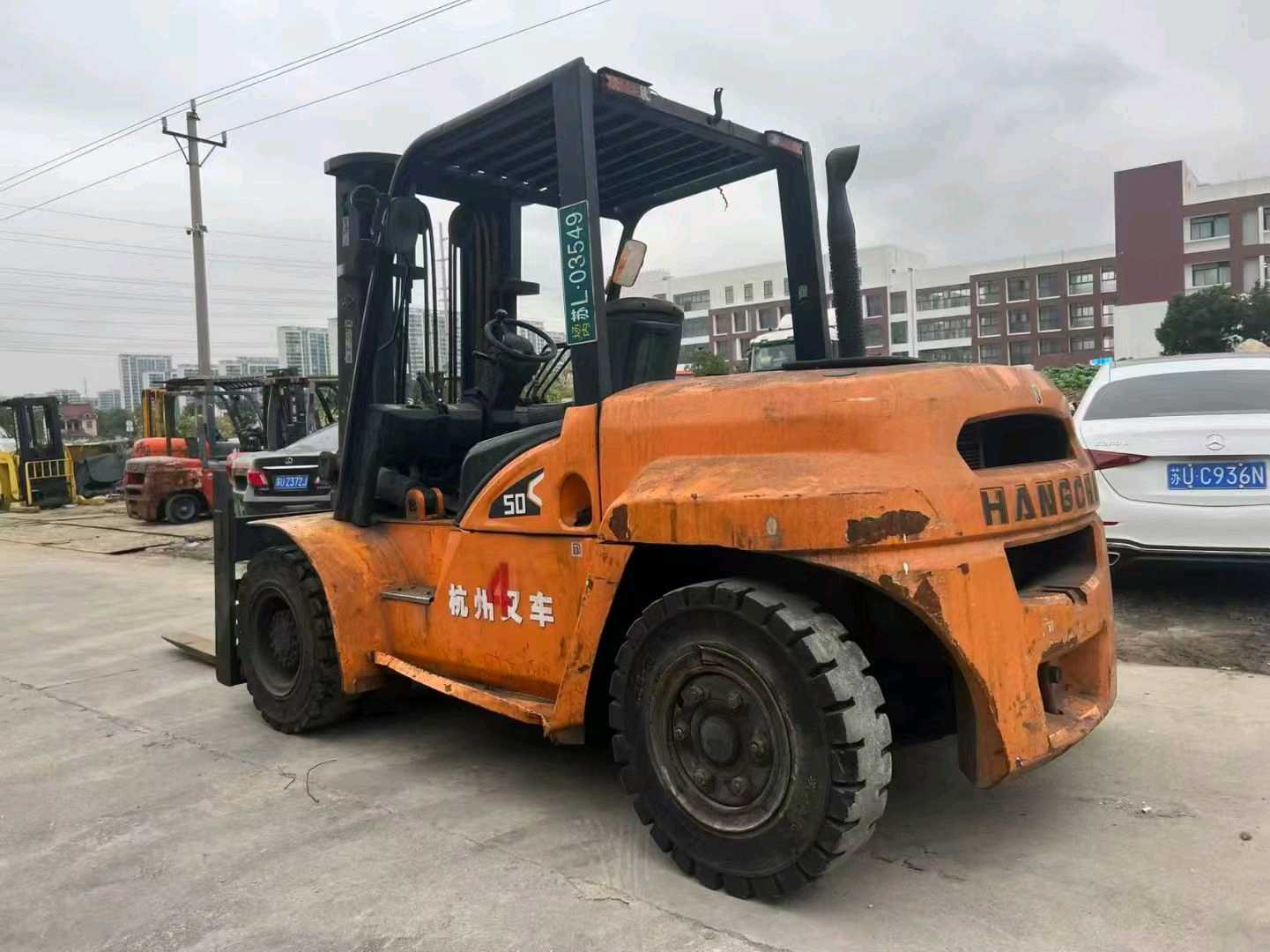 江苏省苏州市姑苏区苏站路27号(苏州火车站地铁站1A入口旁)二手杭叉5吨升高0米柴油叉车