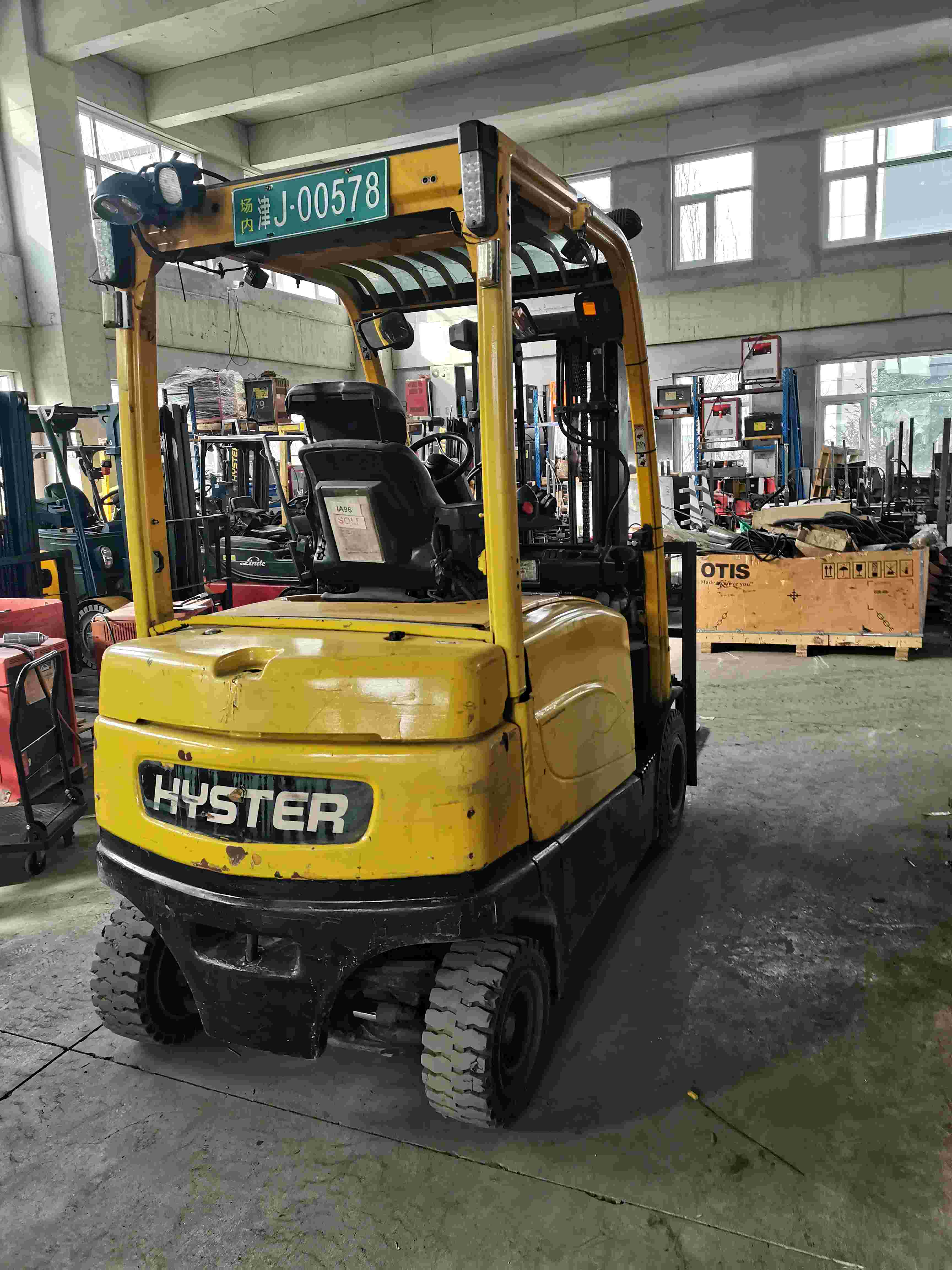 天津市东丽区联东U谷滨海科技港46幢二手海斯特3吨升高0米电动叉车