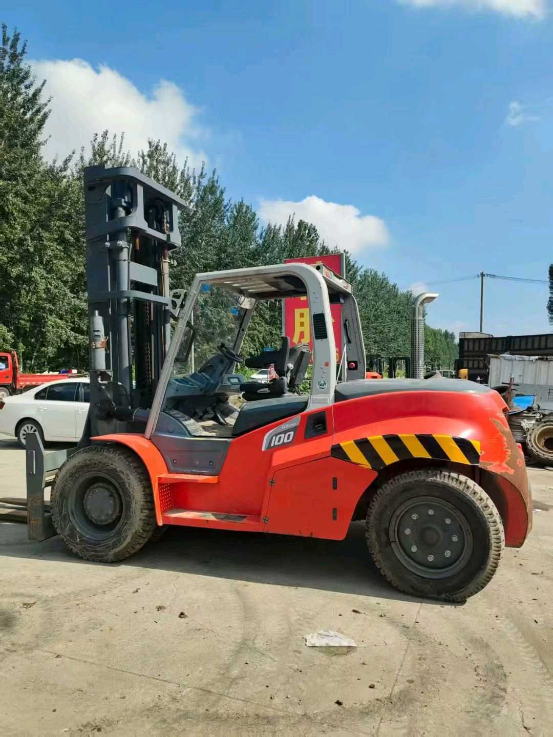 河北省廊坊市安次区常甫路与顺安道交叉口东北侧二手合力10吨升高0米柴油叉车