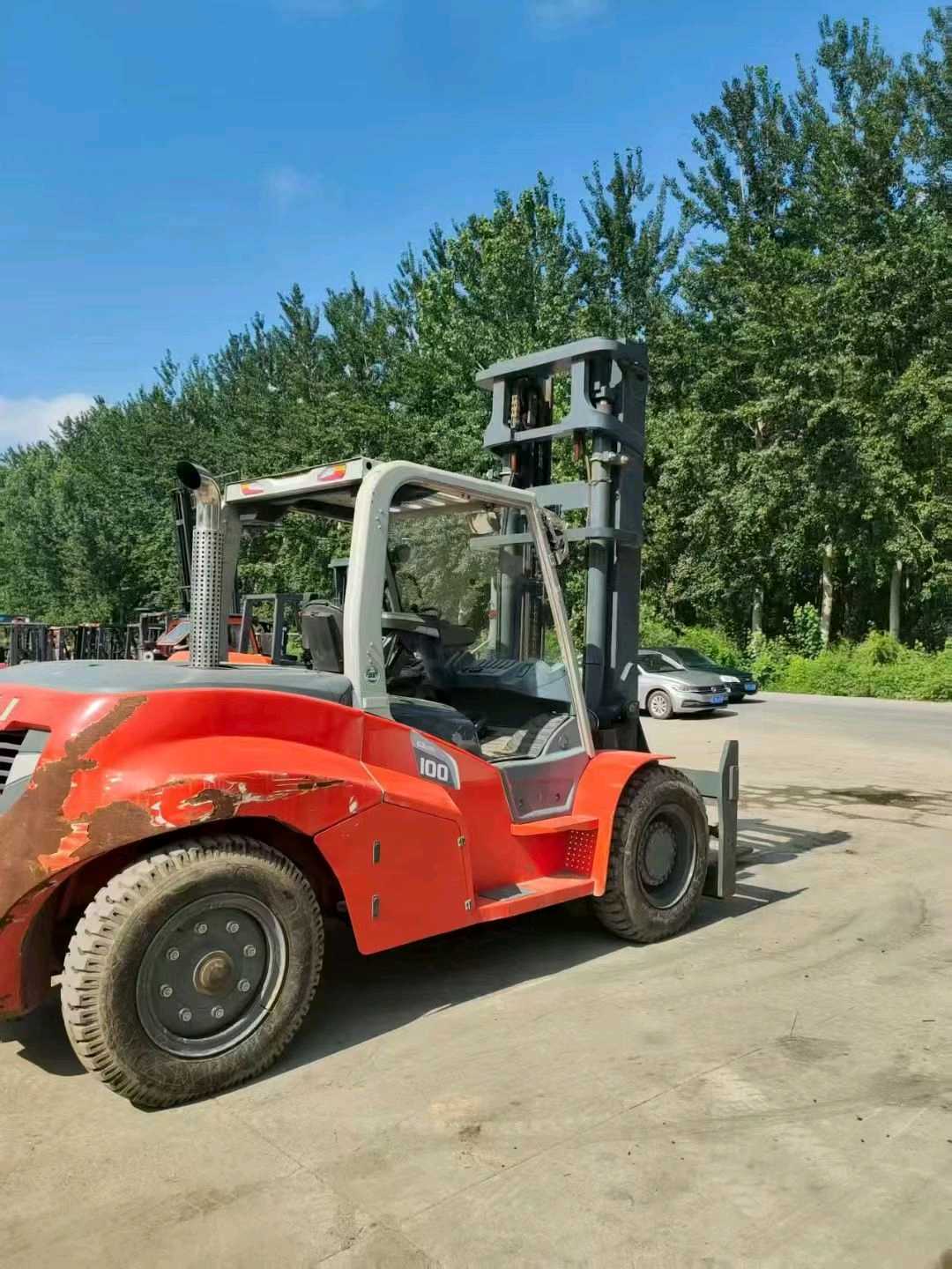 河北省廊坊市安次区常甫路与顺安道交叉口东北侧二手合力10吨升高0米柴油叉车