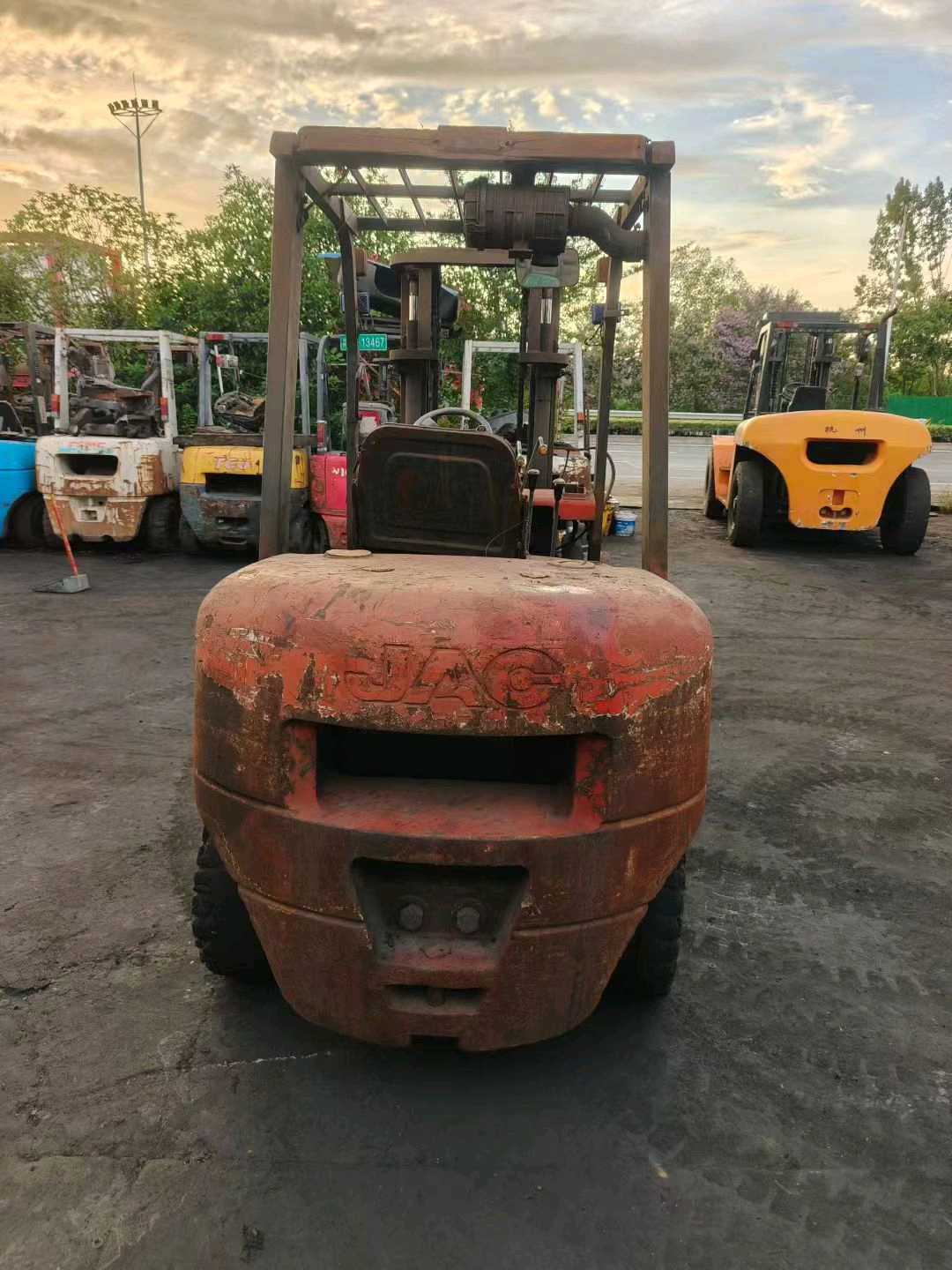 江苏省常州市天宁区关河中路138号二手江淮3吨升高0米柴油叉车