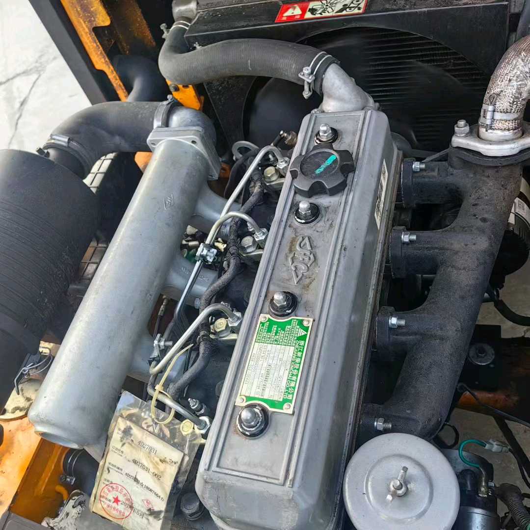 江苏省常州市天宁区关河中路138号二手杭叉3.5吨升高0米柴油叉车