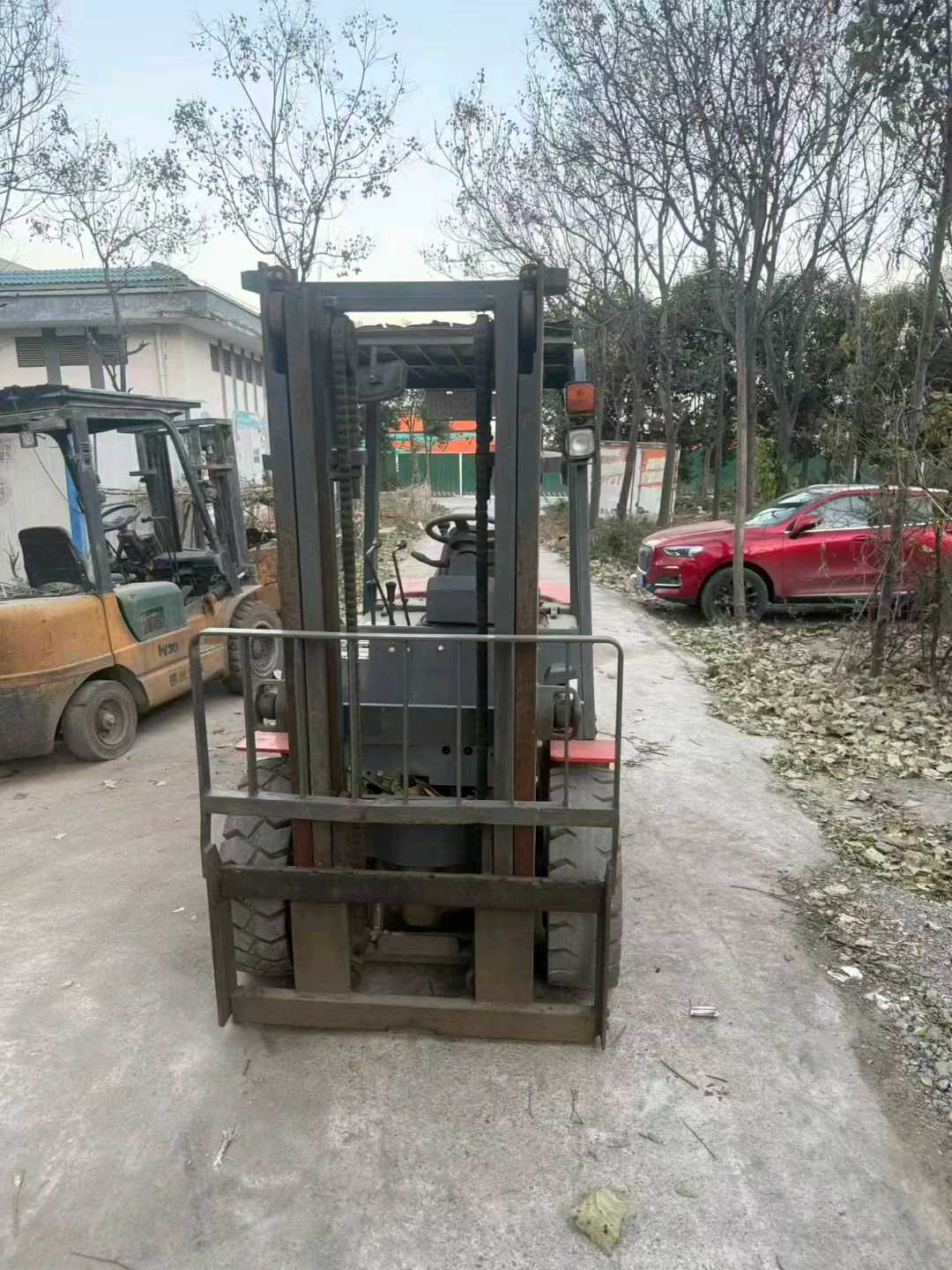 河南省郑州市二七区二马路82号二手龙工3.5吨升高0米柴油叉车