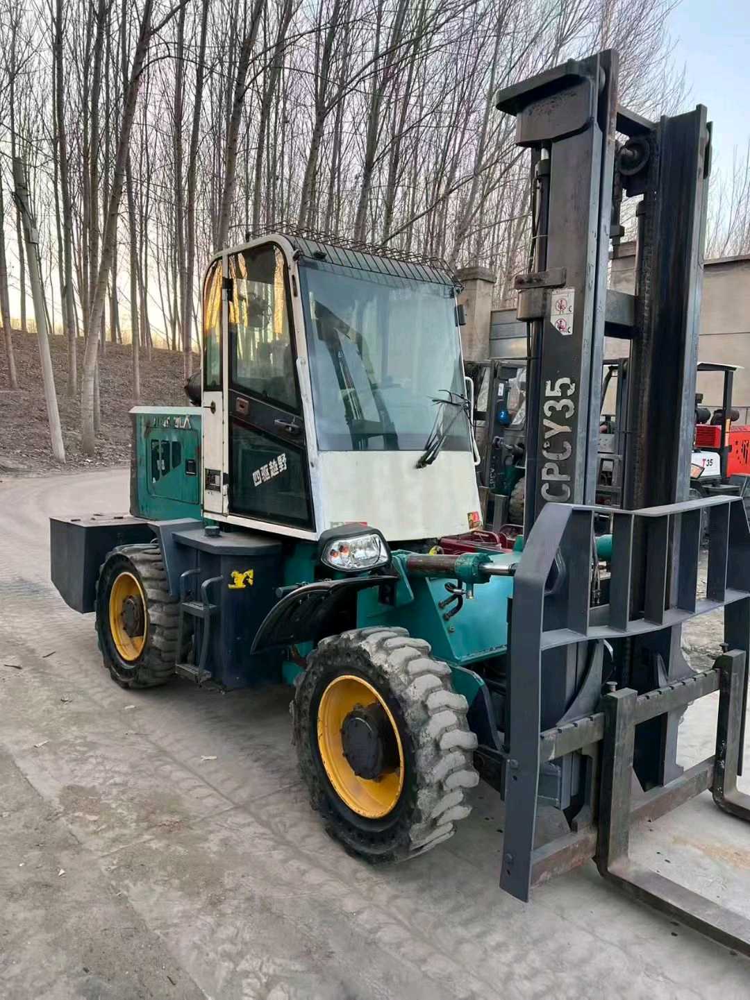 河北省廊坊市安次区常甫路与顺安道交叉口东北侧二手其他3.5吨升高0米柴油叉车