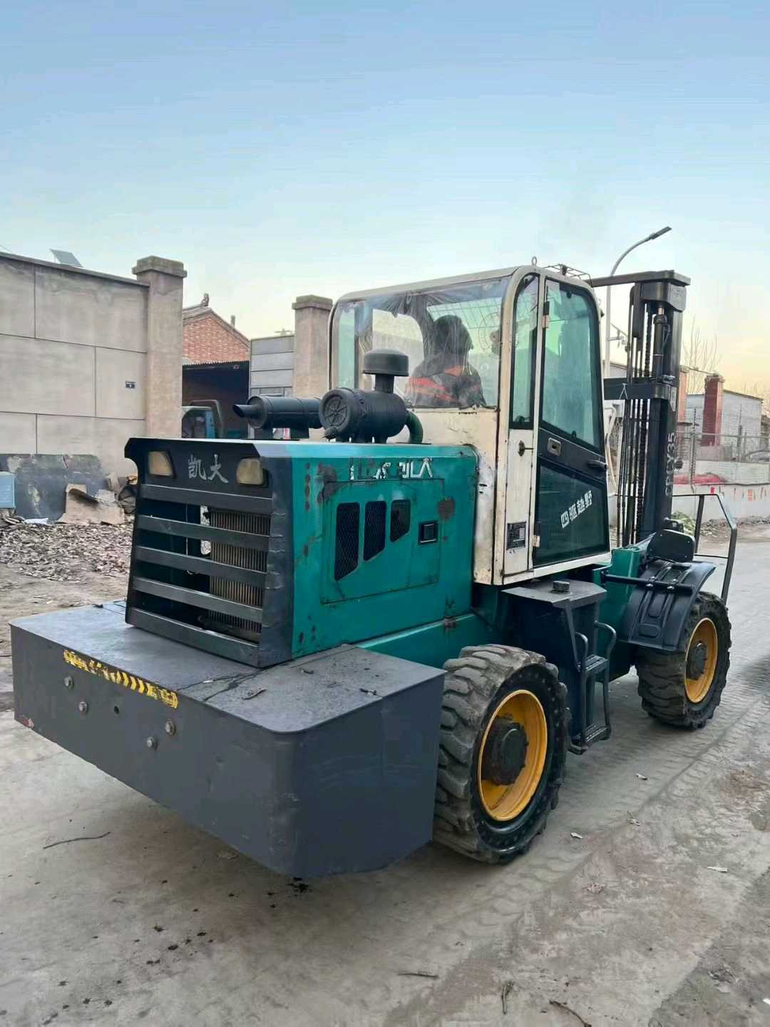 河北省廊坊市安次区常甫路与顺安道交叉口东北侧二手其他3.5吨升高0米柴油叉车