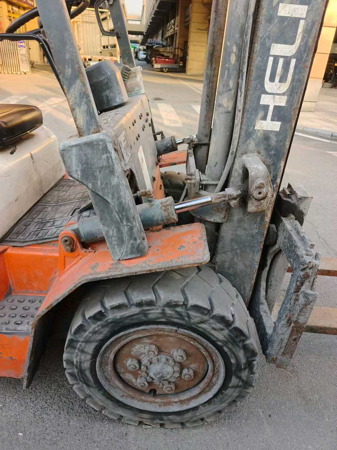 江苏省常州市天宁区关河中路138号二手合力3吨升高0米柴油叉车