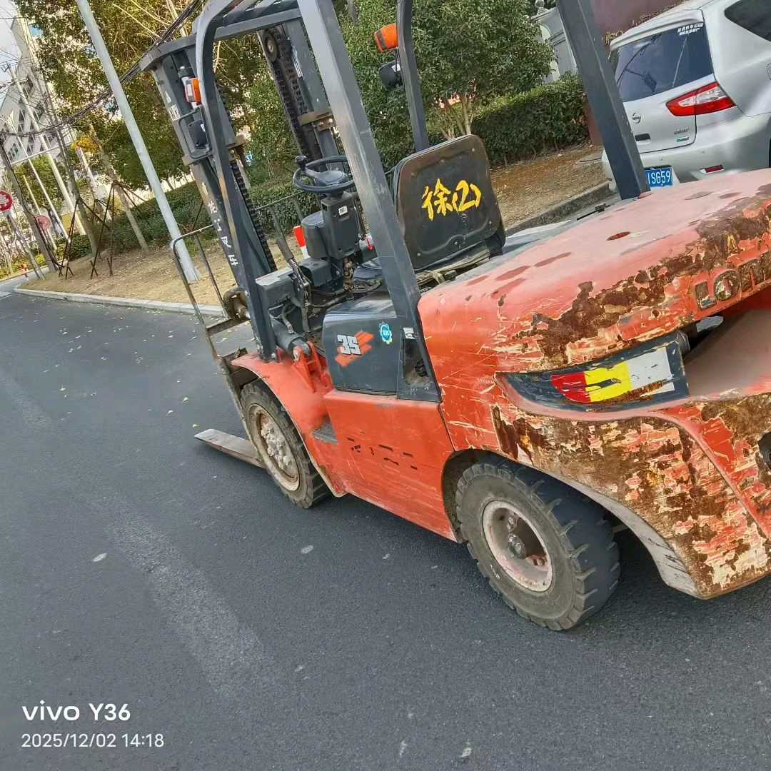 上海市静安区秣陵路303号二手龙工3.5吨升高0米柴油叉车