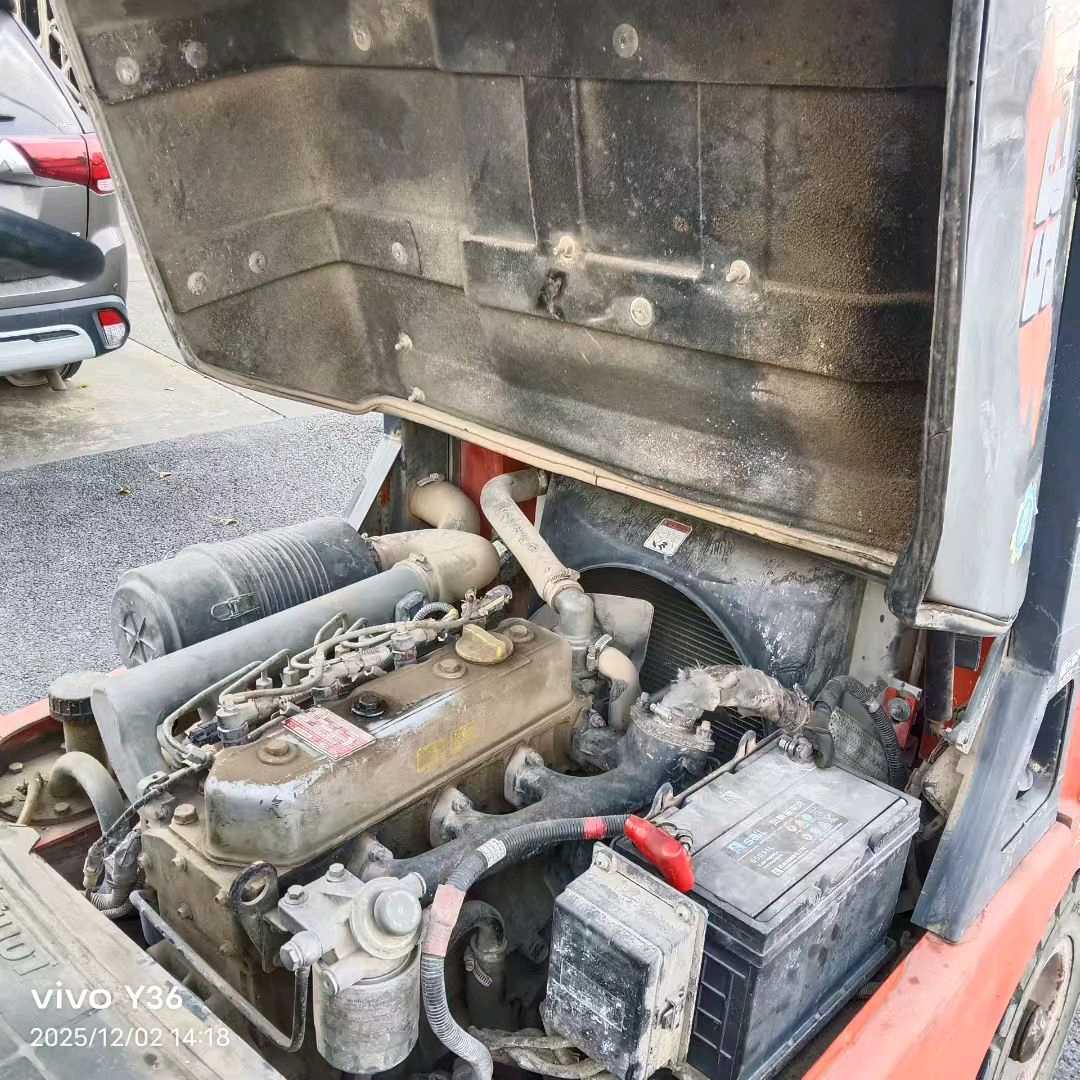 上海市静安区秣陵路303号二手龙工3.5吨升高0米柴油叉车