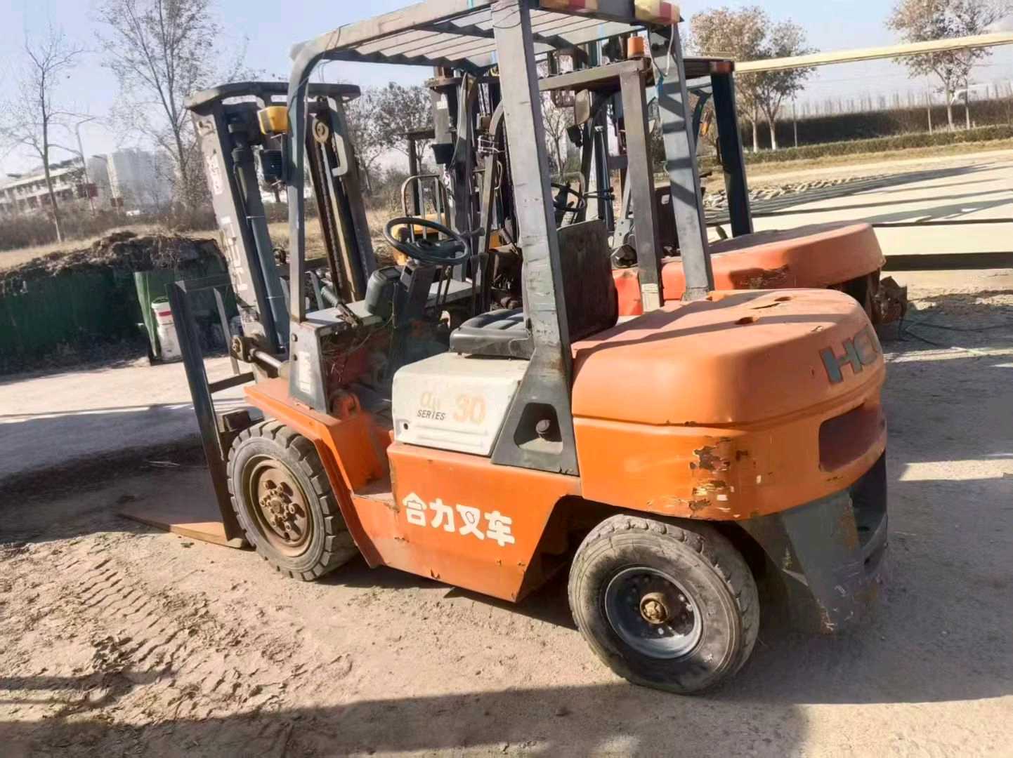 河南省郑州市二七区二马路82号二手合力3吨升高0米柴油叉车