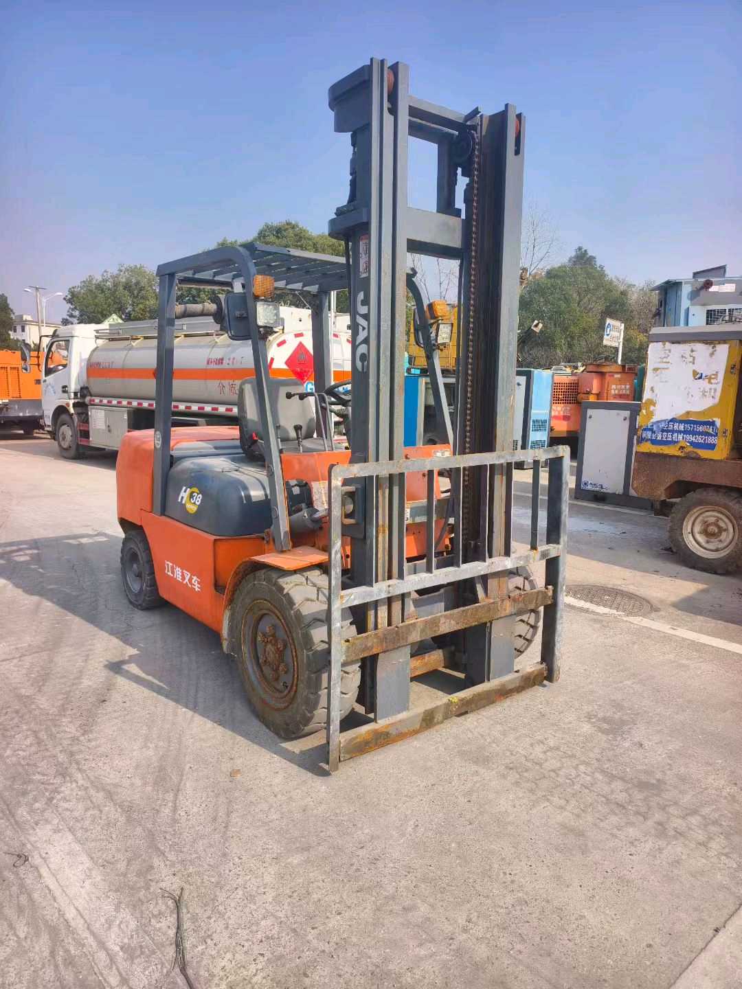 安徽省铜陵市铜官区北京东路与沿新公路交汇处东侧二手江淮3.8吨升高0米柴油叉车