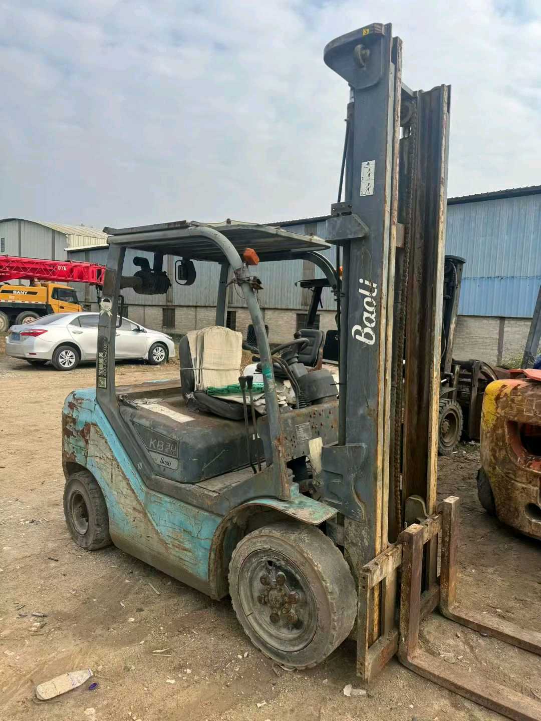 江苏省宿迁市宿城区富康大道与上海路交叉口二手宝骊3吨升高0米柴油叉车