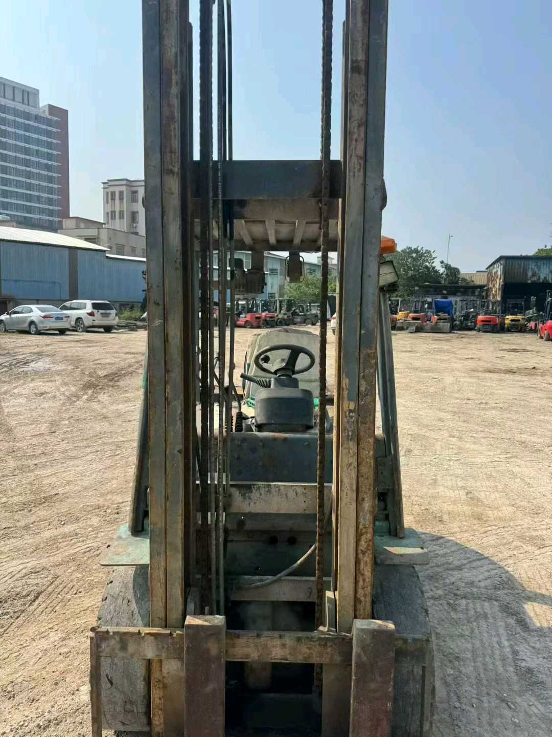 江苏省宿迁市宿城区富康大道与上海路交叉口二手宝骊3吨升高0米柴油叉车