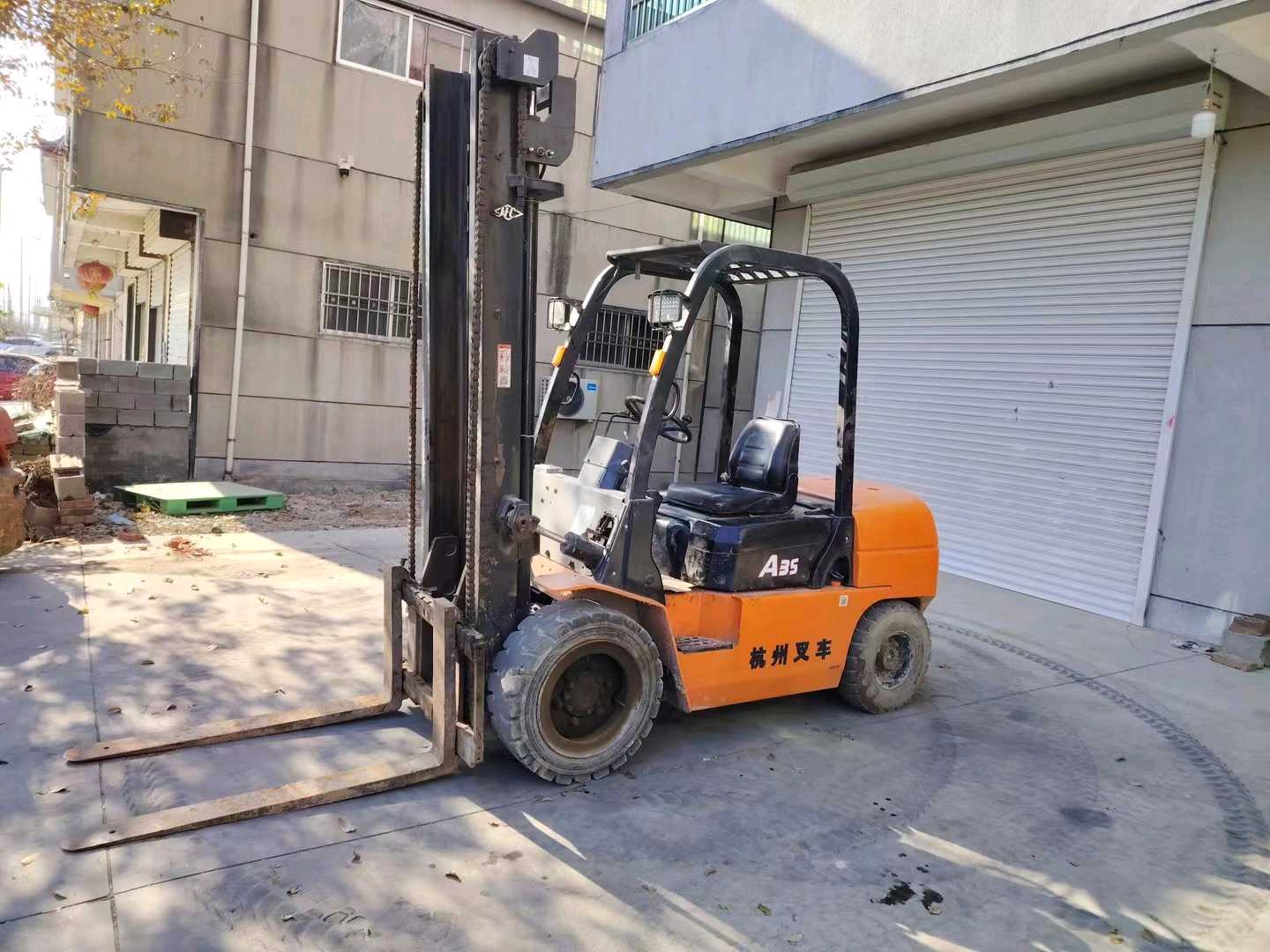 山东省临沂市兰山区沂蒙路223号二手杭叉3.5吨升高0米柴油叉车