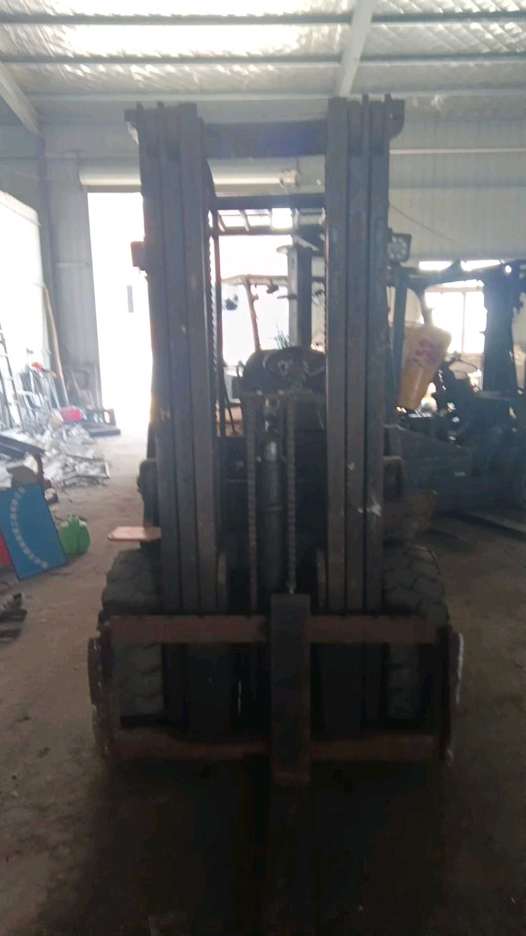 江苏省宿迁市宿城区富康大道与上海路交叉口二手杭叉3.5吨升高0米柴油叉车