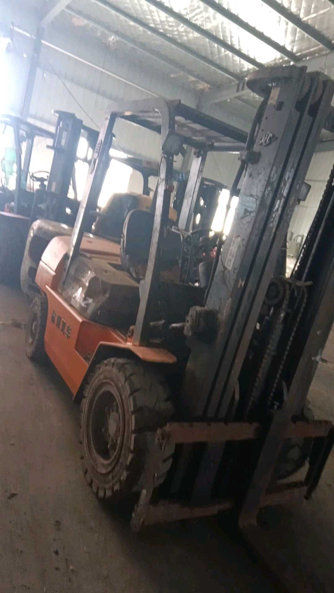 江苏省宿迁市宿城区富康大道与上海路交叉口二手杭叉3.5吨升高0米柴油叉车