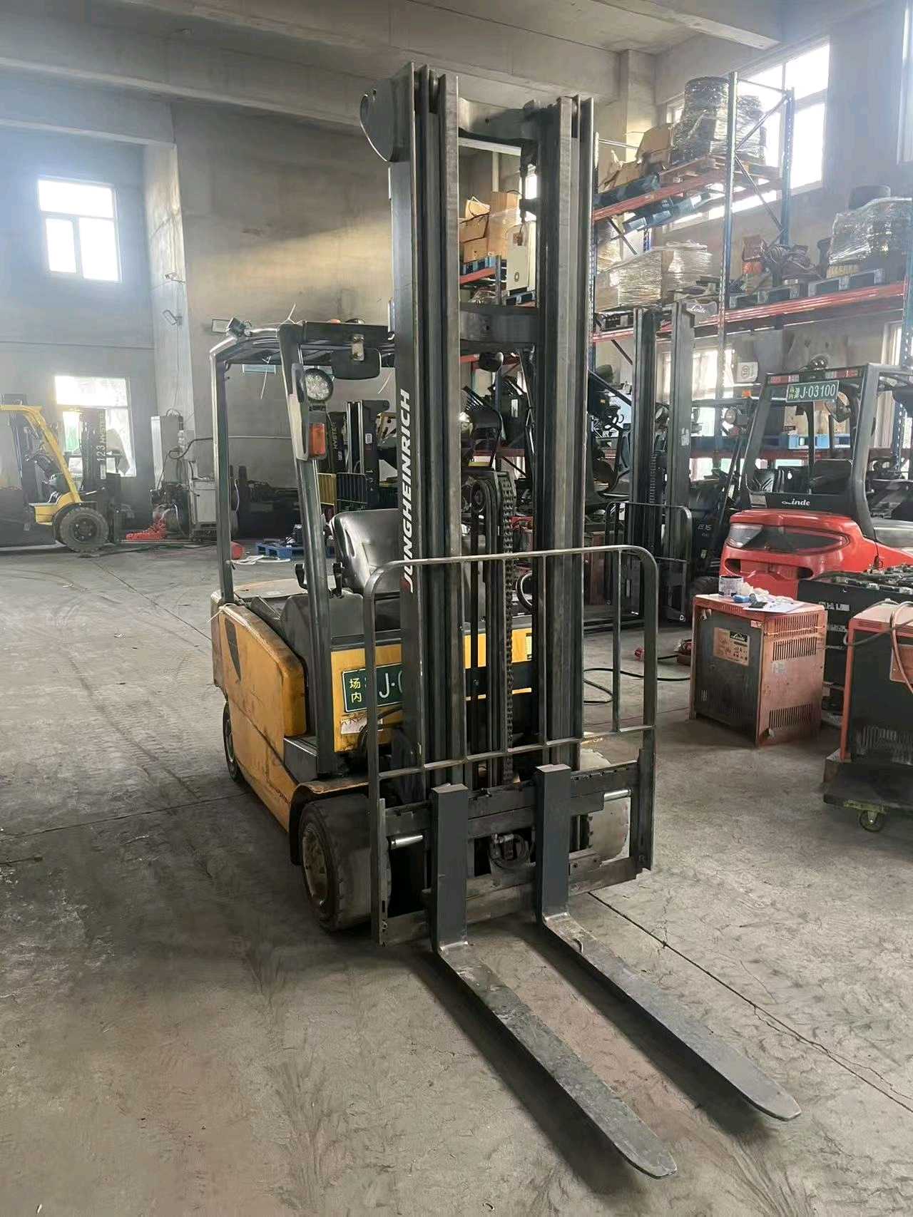 天津市东丽区联东U谷滨海科技港46幢二手永恒力2吨升高0米电动叉车