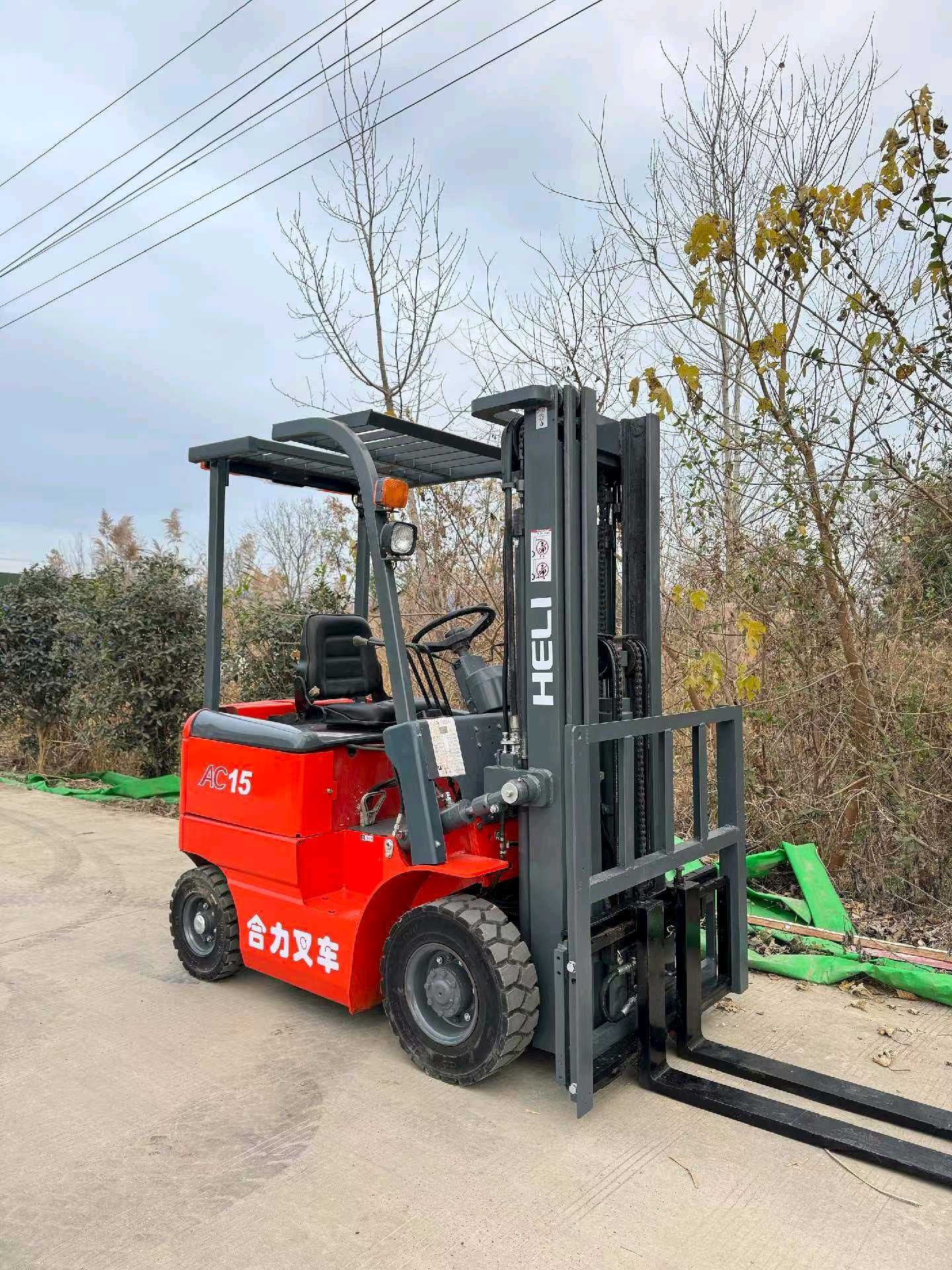 二手合力1.5吨电动叉车出售