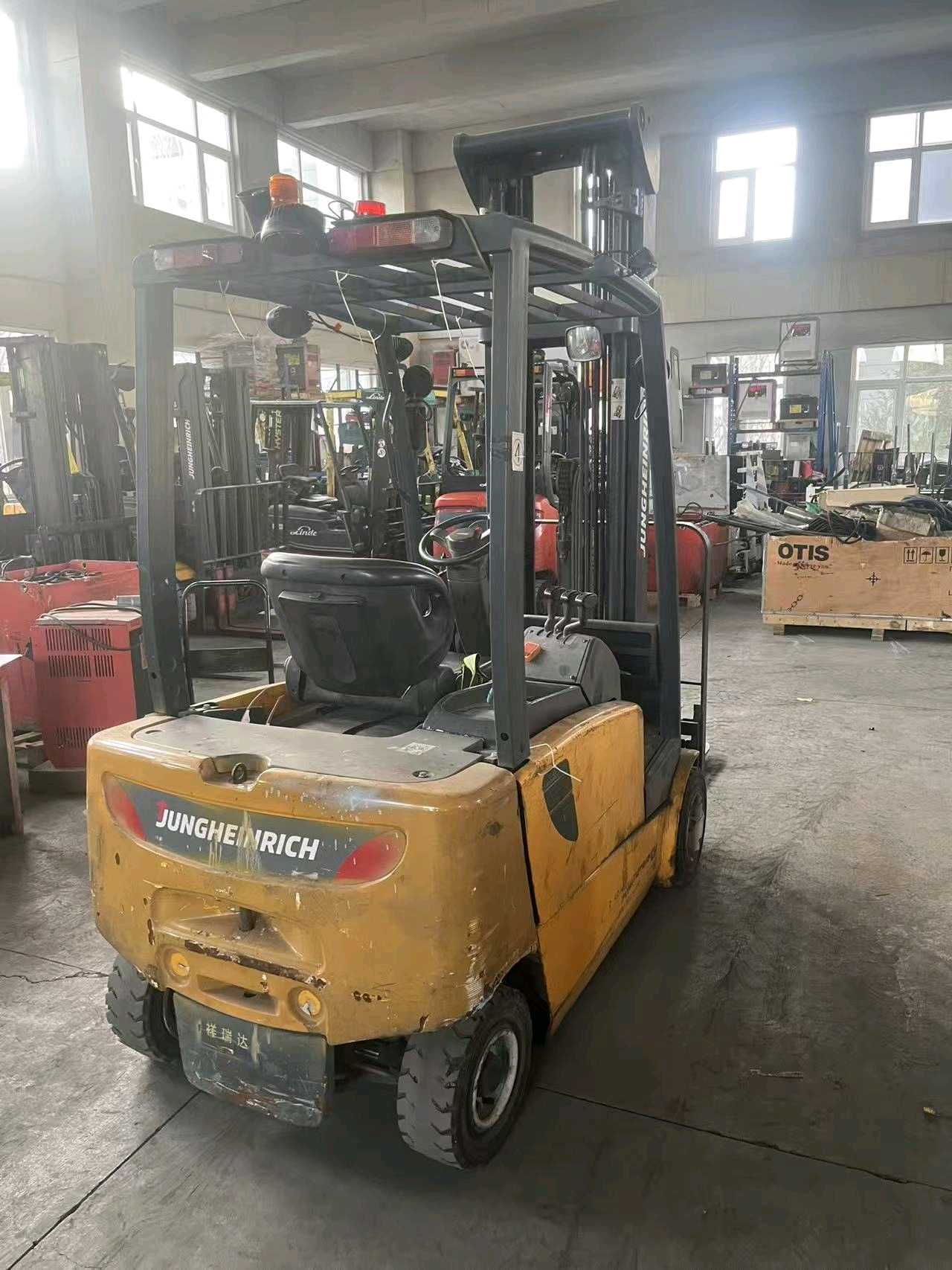 天津市东丽区联东U谷滨海科技港46幢二手永恒力2吨升高0米电动叉车