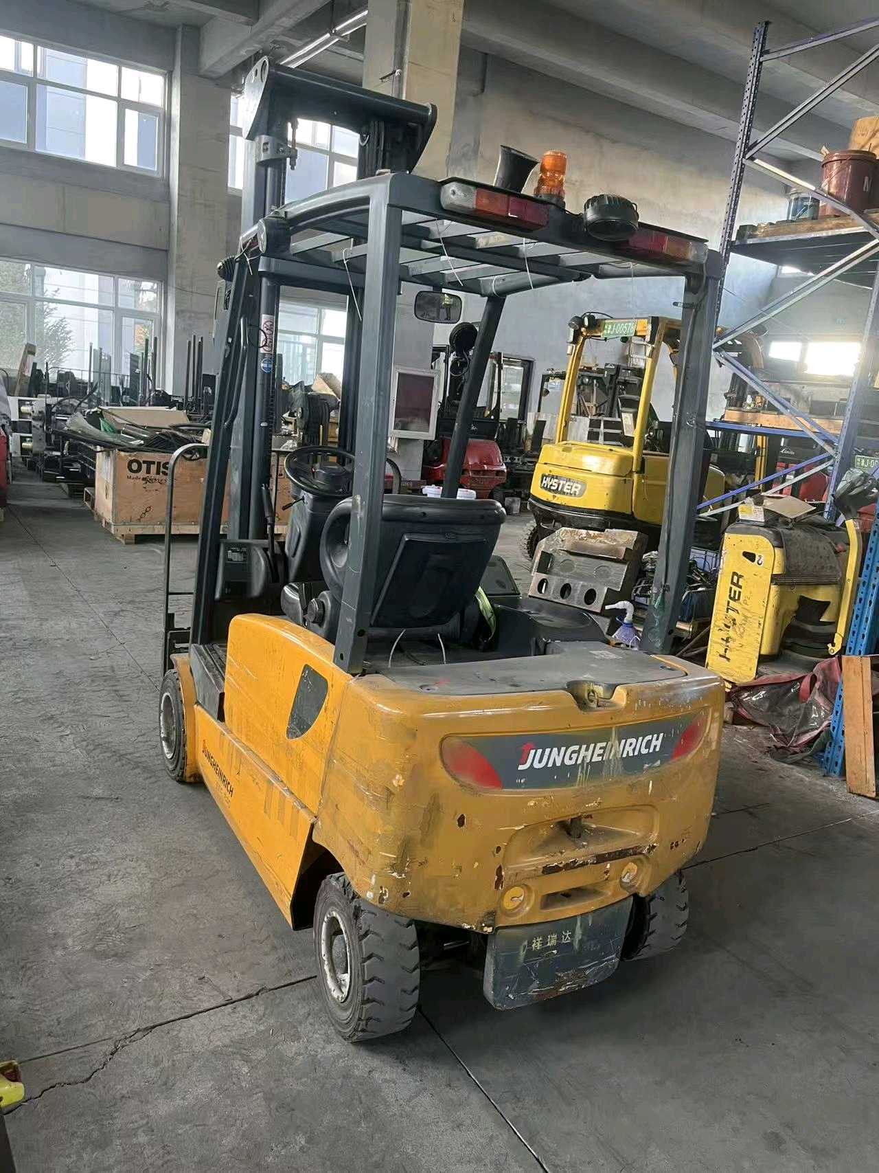 天津市东丽区联东U谷滨海科技港46幢二手永恒力2吨升高0米电动叉车