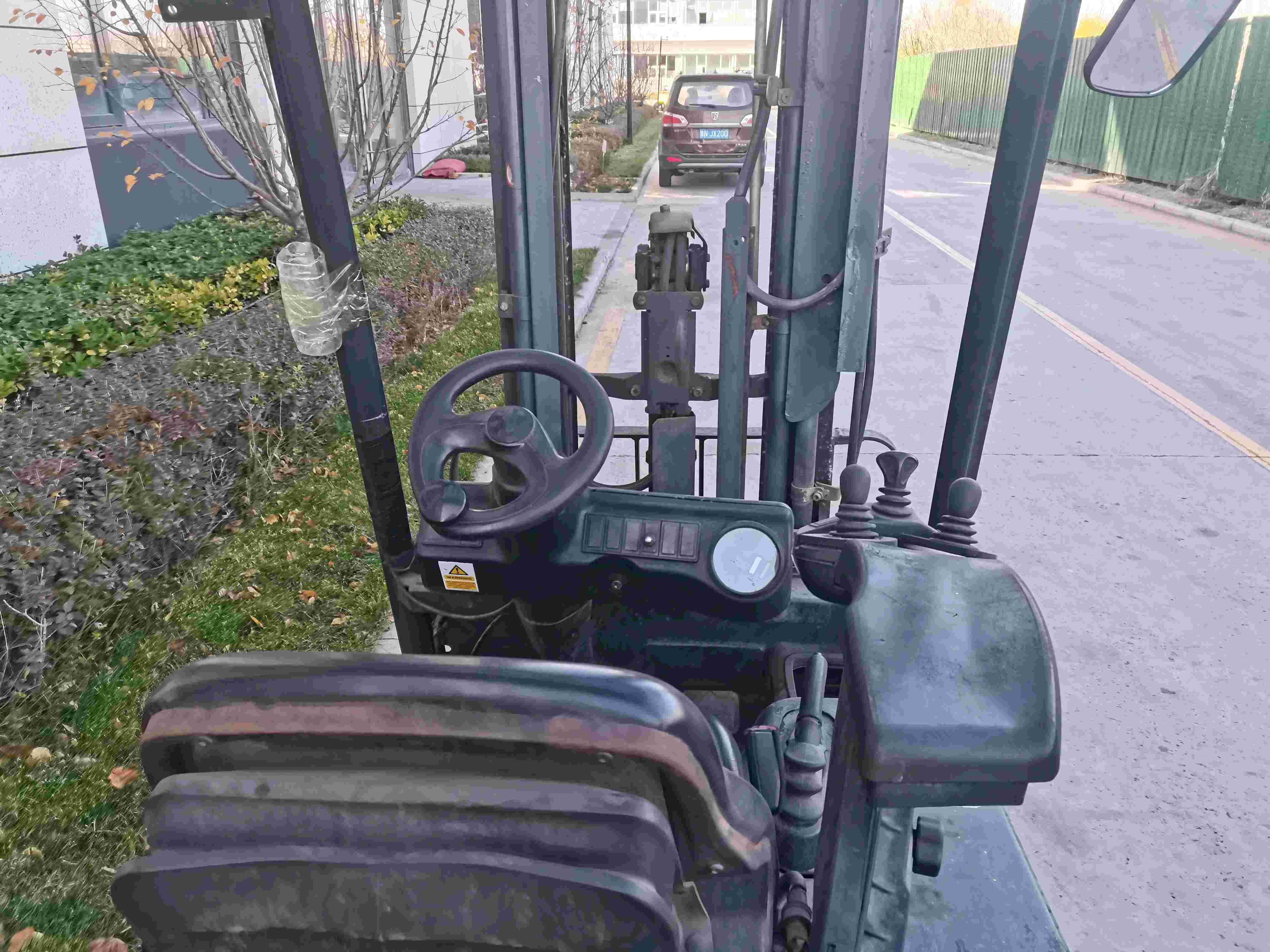 天津市东丽区联东U谷滨海科技港46幢二手林德1.6吨升高0米电动叉车