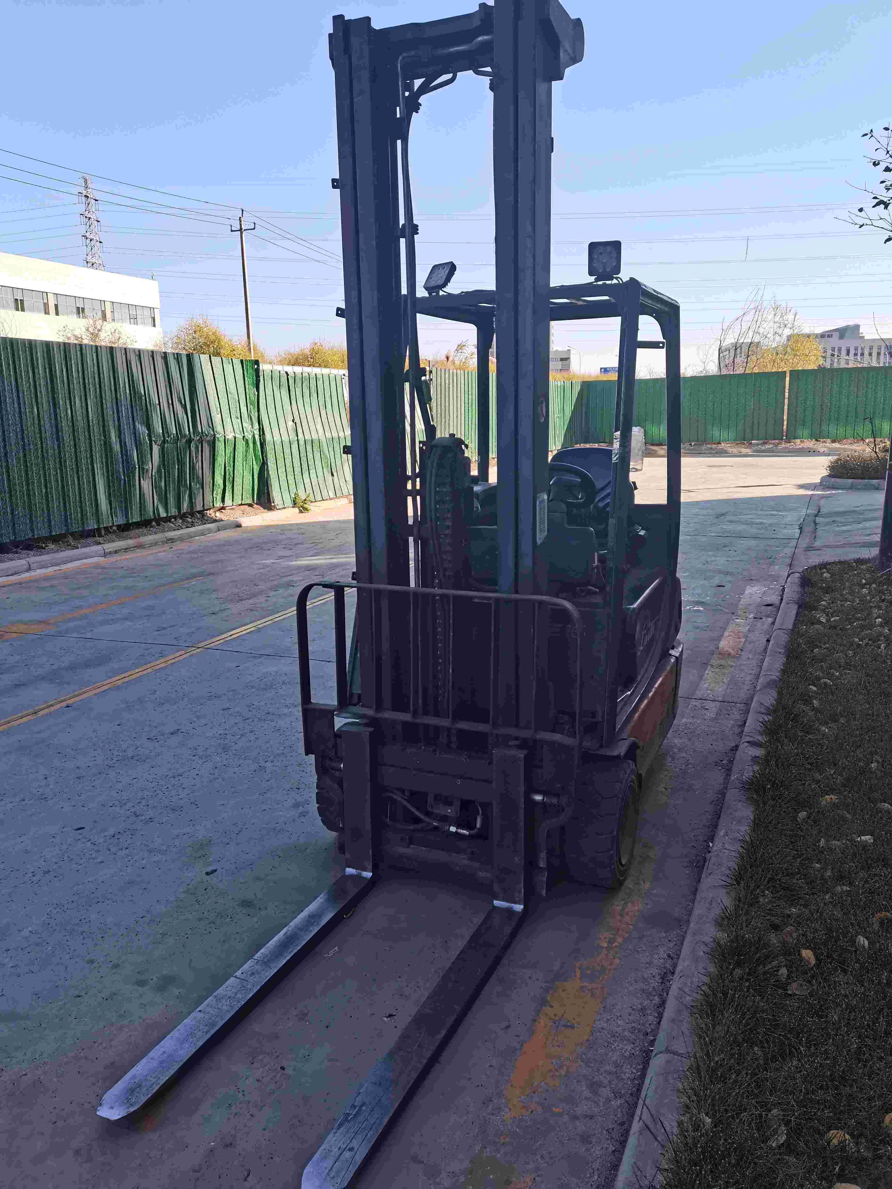 天津市东丽区联东U谷滨海科技港46幢二手林德1.6吨升高0米电动叉车