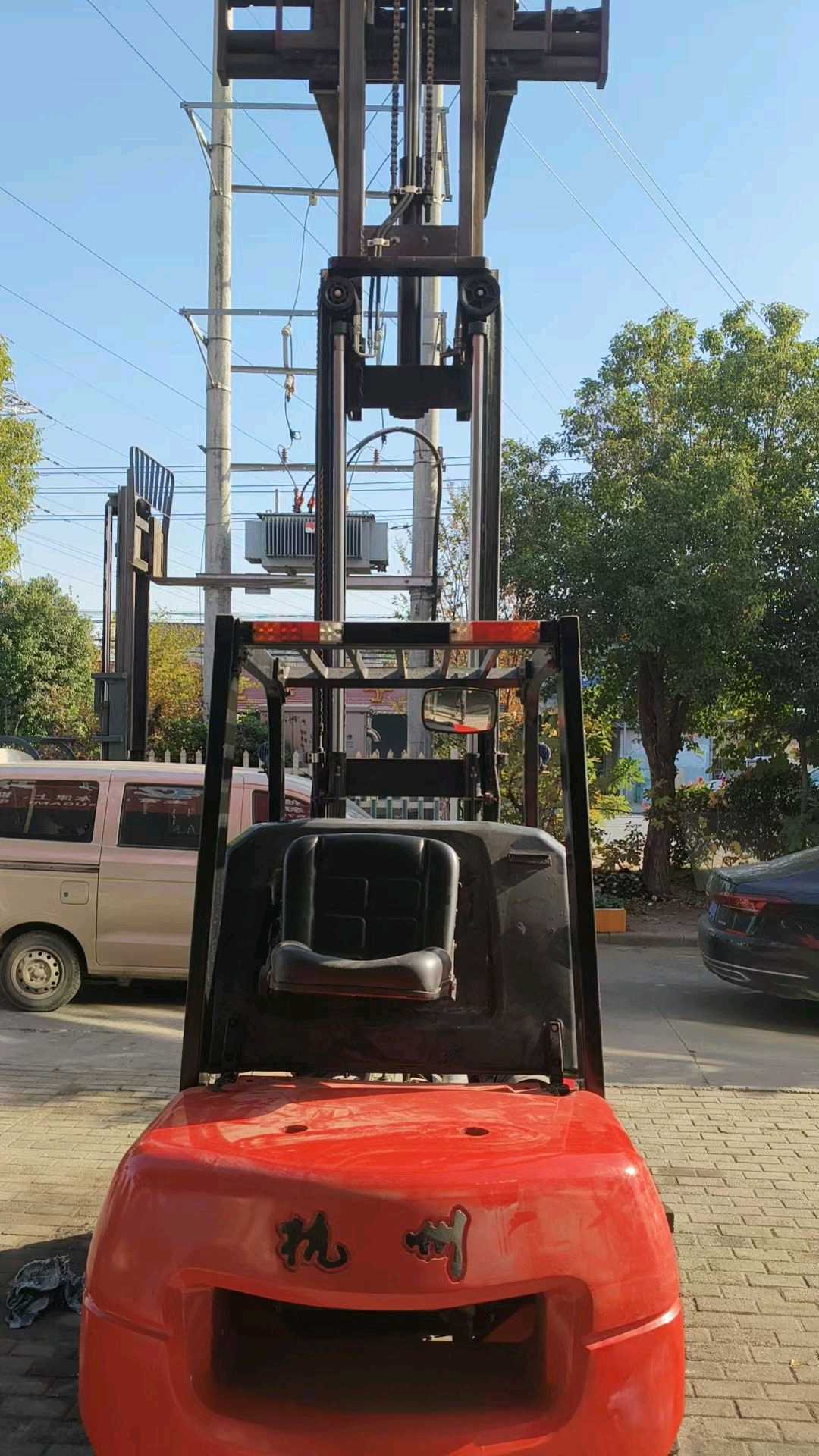 江苏省镇江市润州区宝塔路街道中山西路73号上海铁路局集团有限公司二手杭叉3吨升高0米柴油叉车