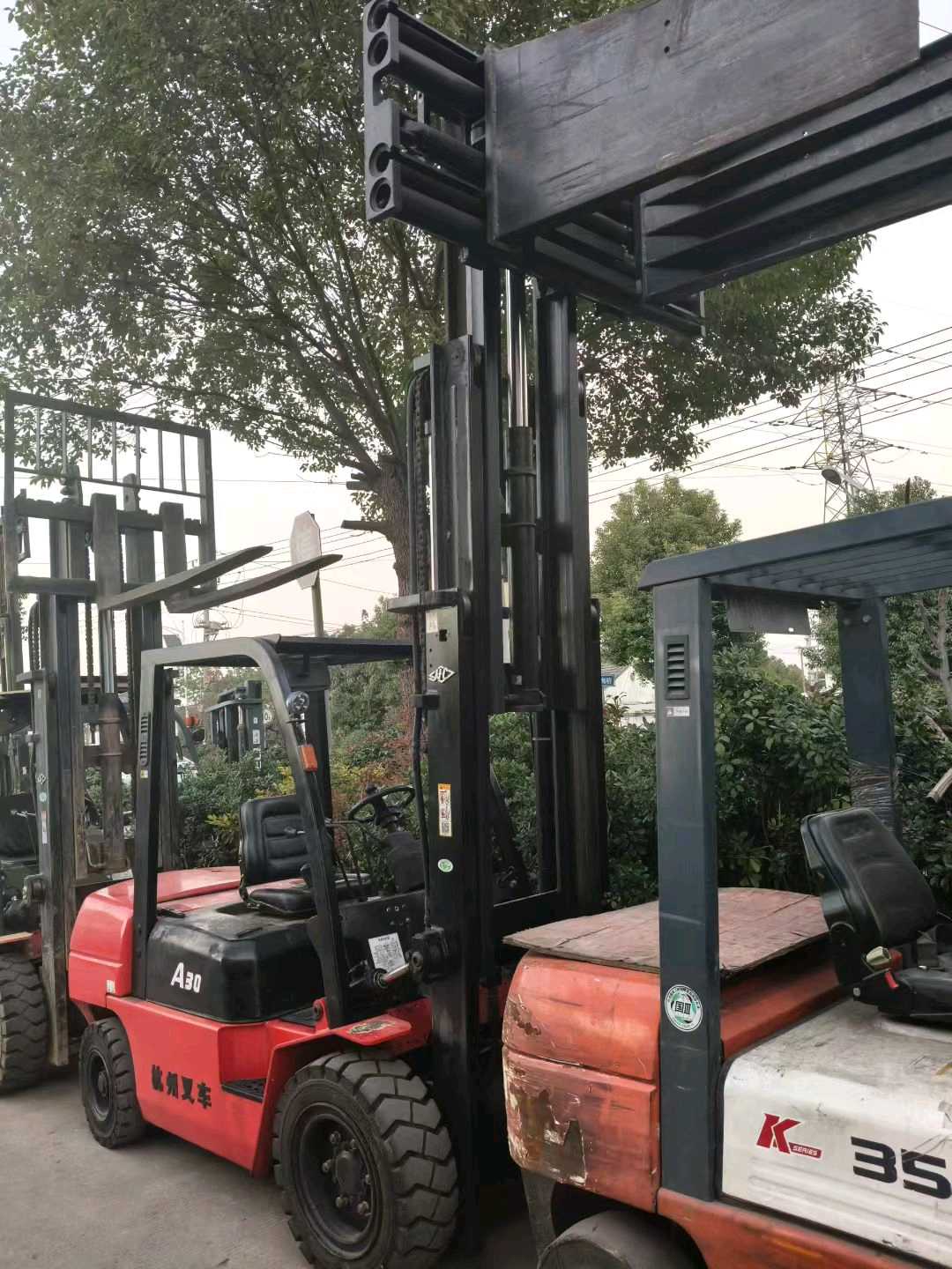 江苏省镇江市润州区宝塔路街道中山西路73号上海铁路局集团有限公司二手杭叉3吨升高0米柴油叉车