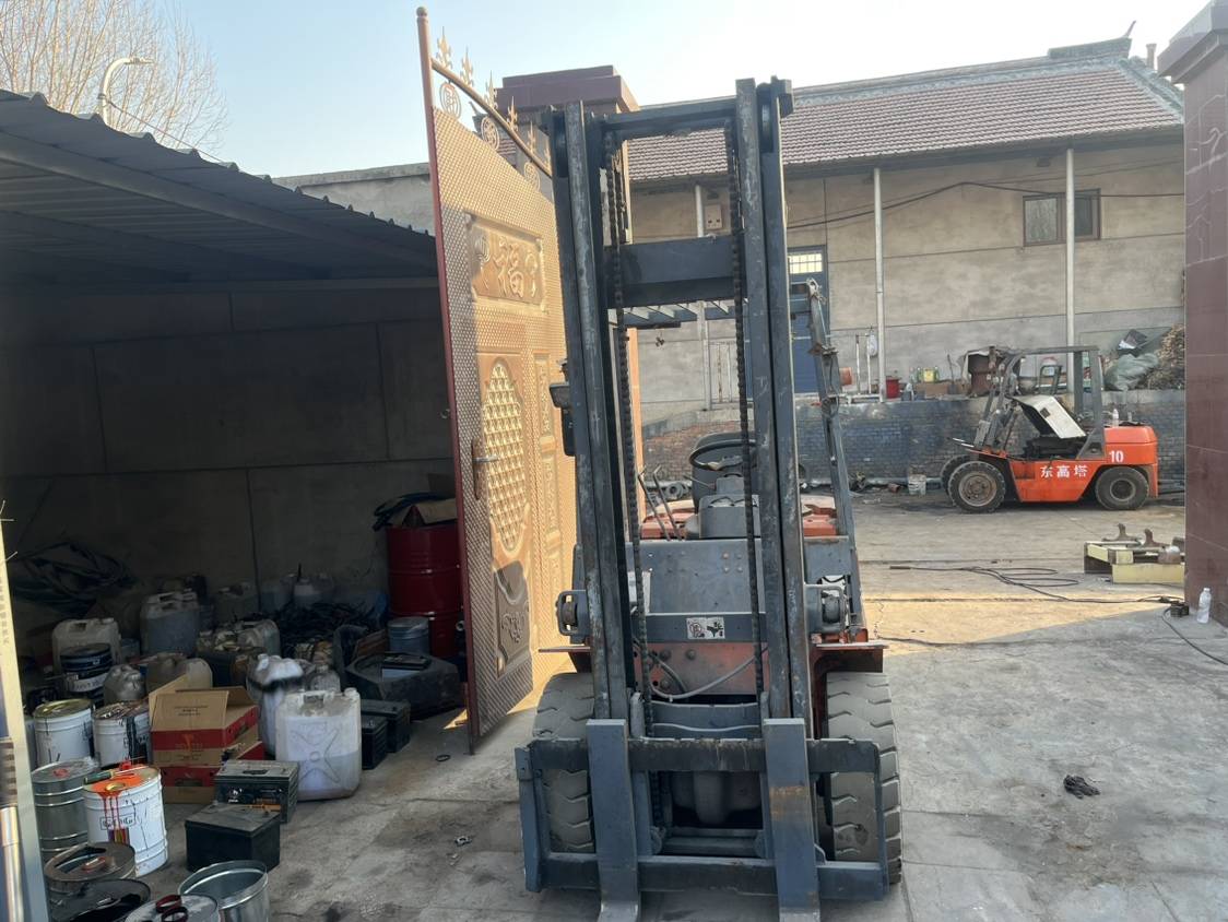 天津市宝坻区二手合力3吨升高0米柴油叉车