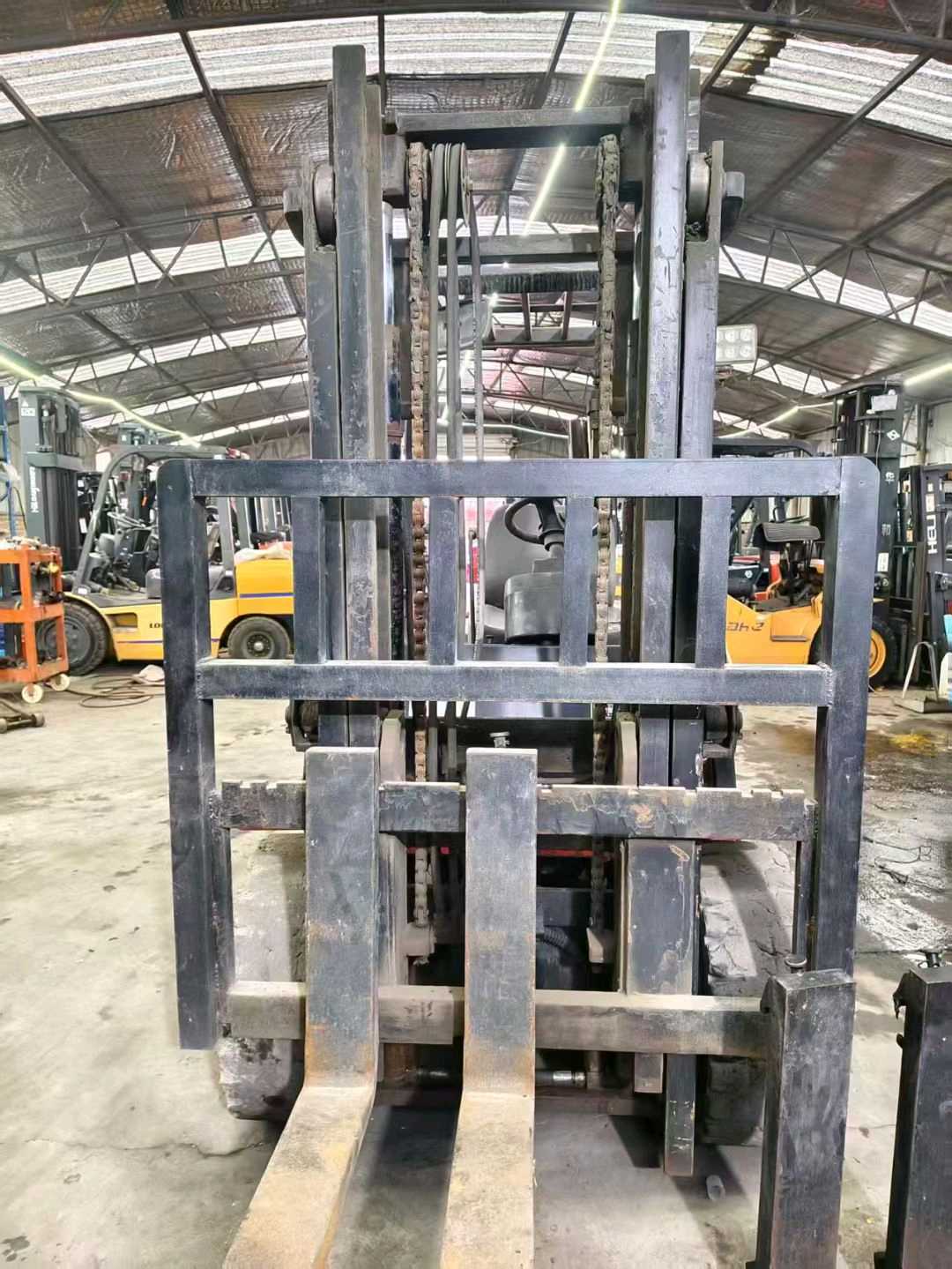 天津市武清区前进道(佛罗伦萨小镇对面)二手杭叉3吨升高0米柴油叉车