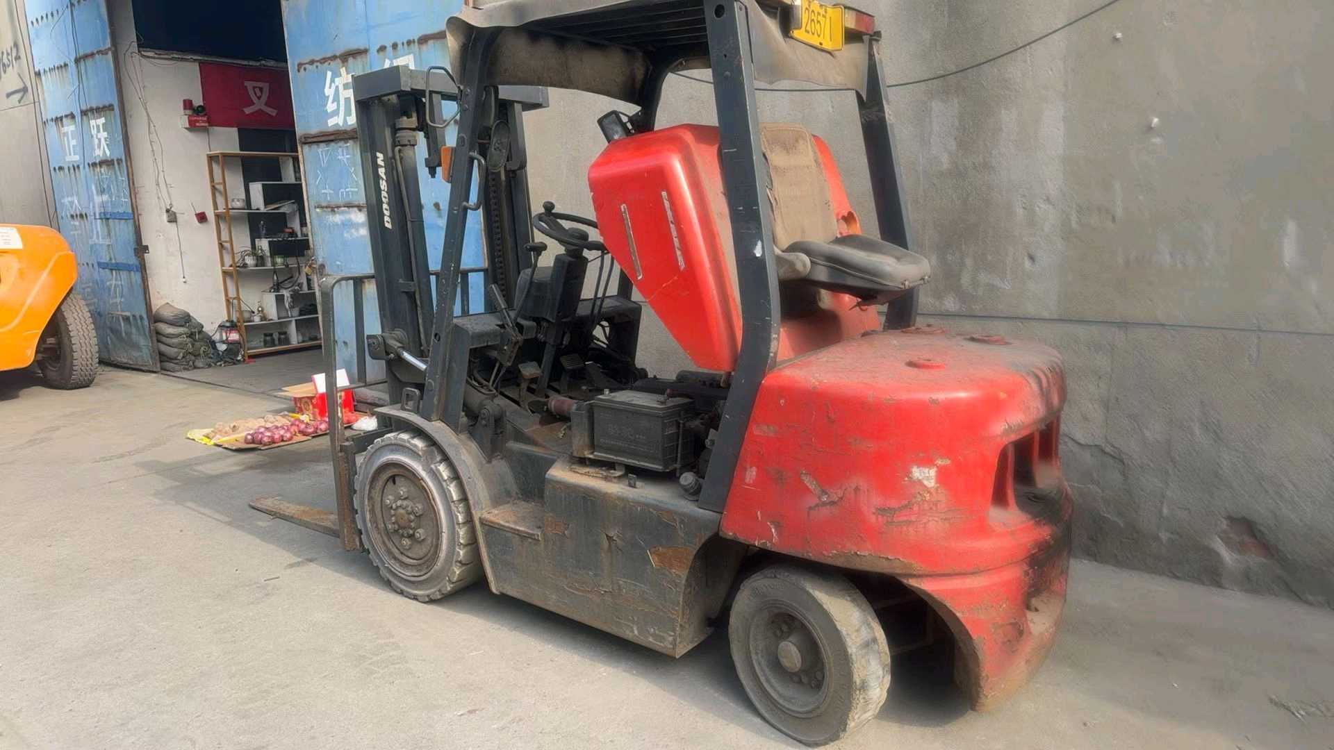 江苏省苏州市姑苏区苏站路27号(苏州火车站地铁站1A入口旁)二手其他3吨升高0米柴油叉车