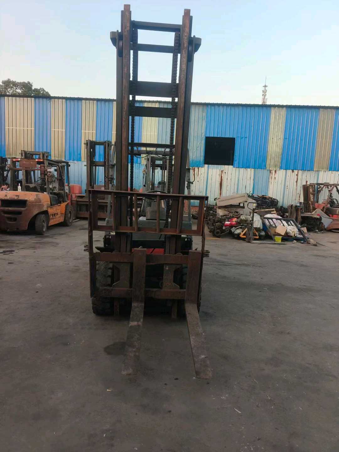 江苏省常州市天宁区关河中路138号二手合力3.5吨升高0米柴油叉车