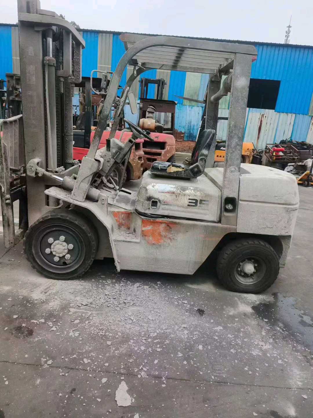 江苏省常州市天宁区关河中路138号二手合力3.5吨升高0米柴油叉车