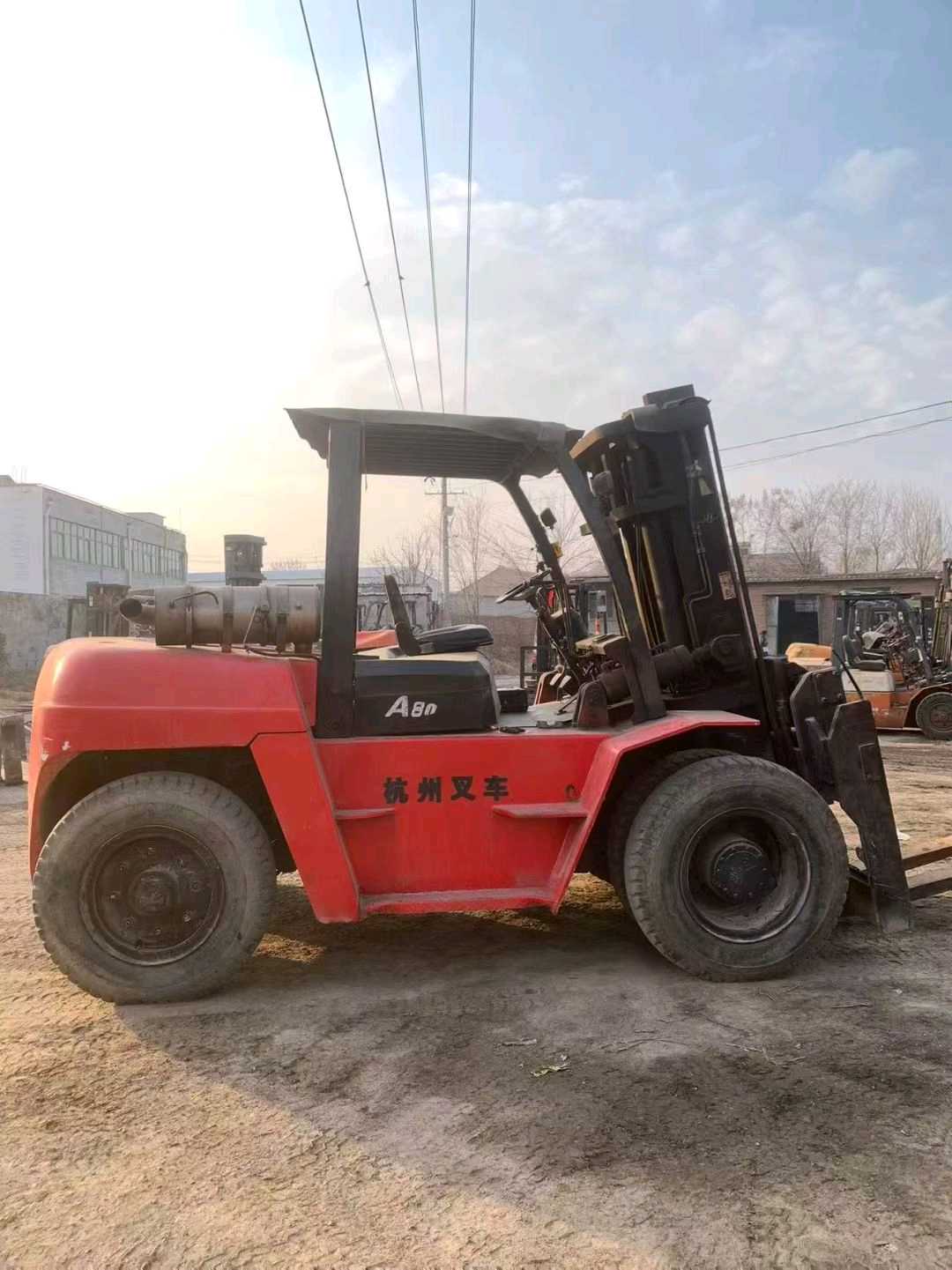 山东省德州市德城区迎宾大街二手杭叉8吨升高0米柴油叉车