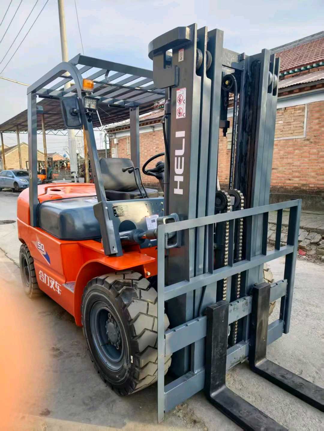 河北省廊坊市安次区常甫路与顺安道交叉口东北侧二手合力5吨升高0米柴油叉车