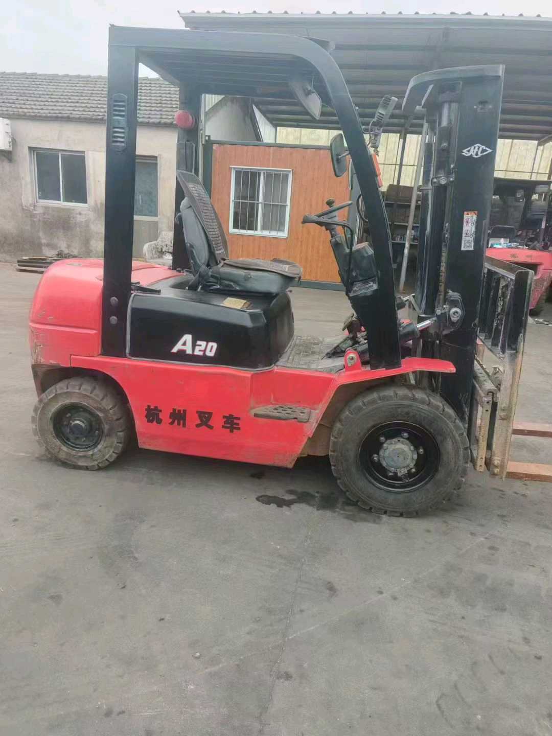 二手杭叉2吨柴油叉车出售
