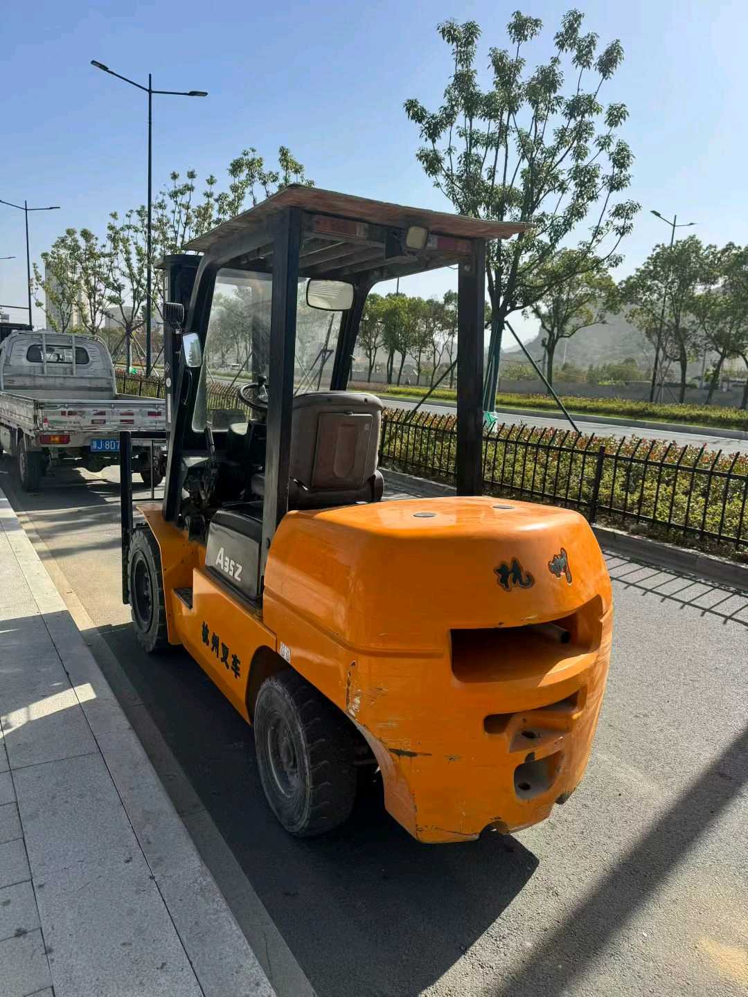 浙江省台州市椒江区市府大道西段999号二手杭叉3.5吨升高0米柴油叉车