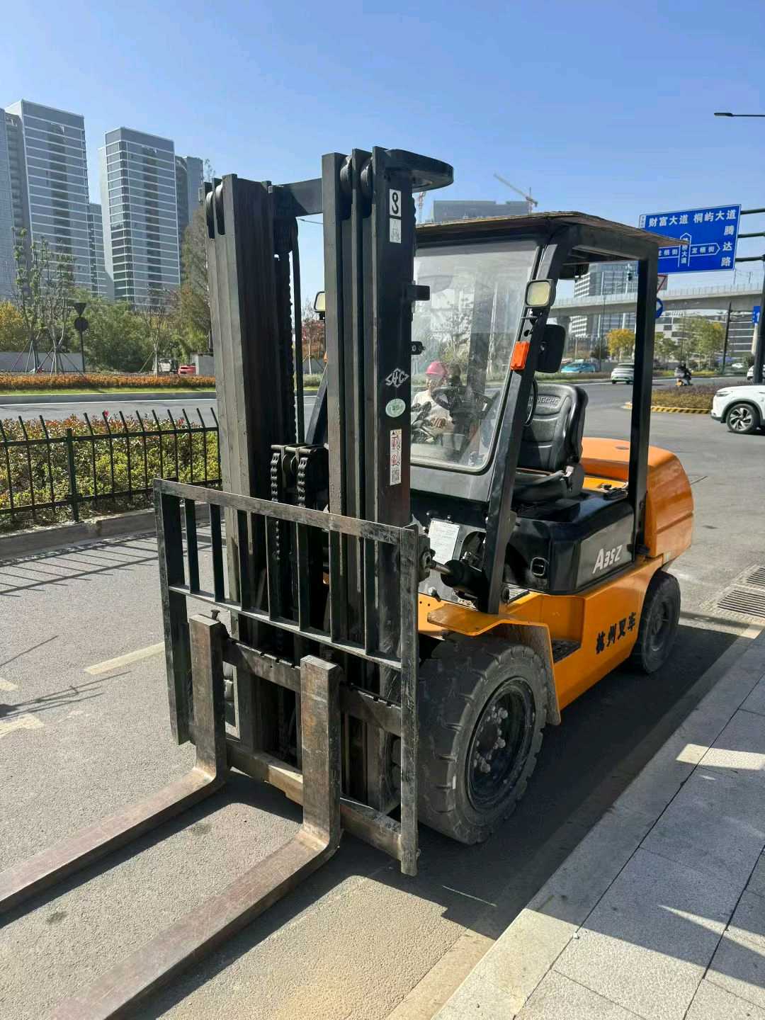 二手杭叉3.5吨柴油叉车出售