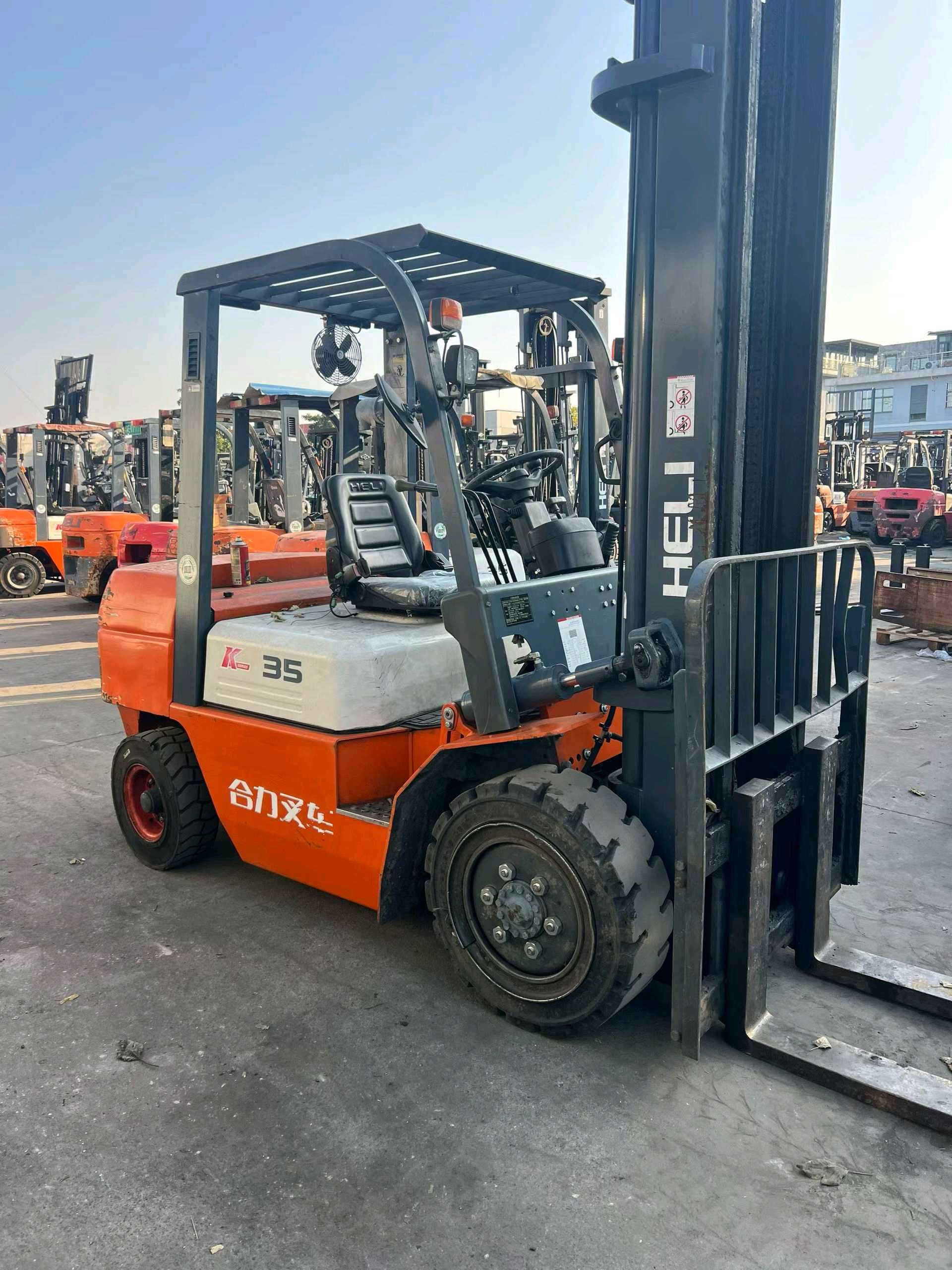 江苏省苏州市昆山市人民南路1号二手合力3.5吨升高0米柴油叉车