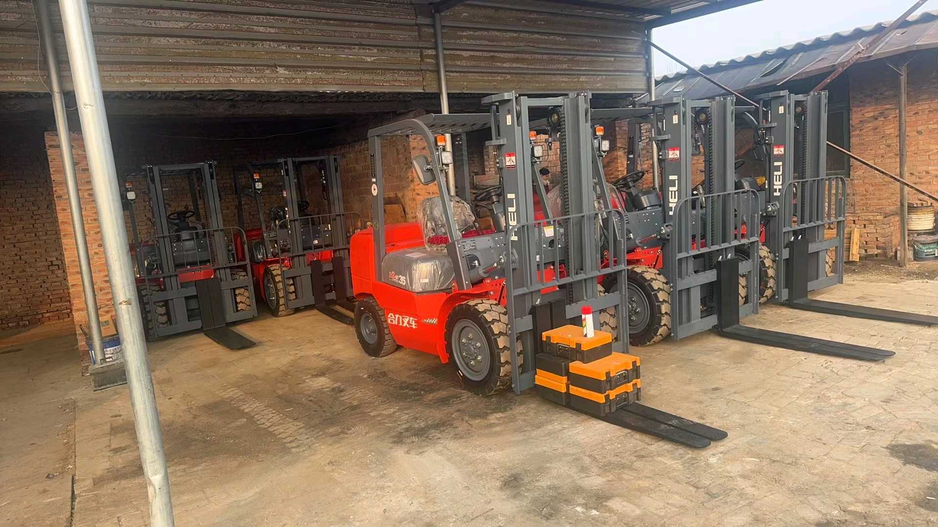 河北省衡水市桃城区中心街1号二手合力3.5吨升高0米柴油叉车