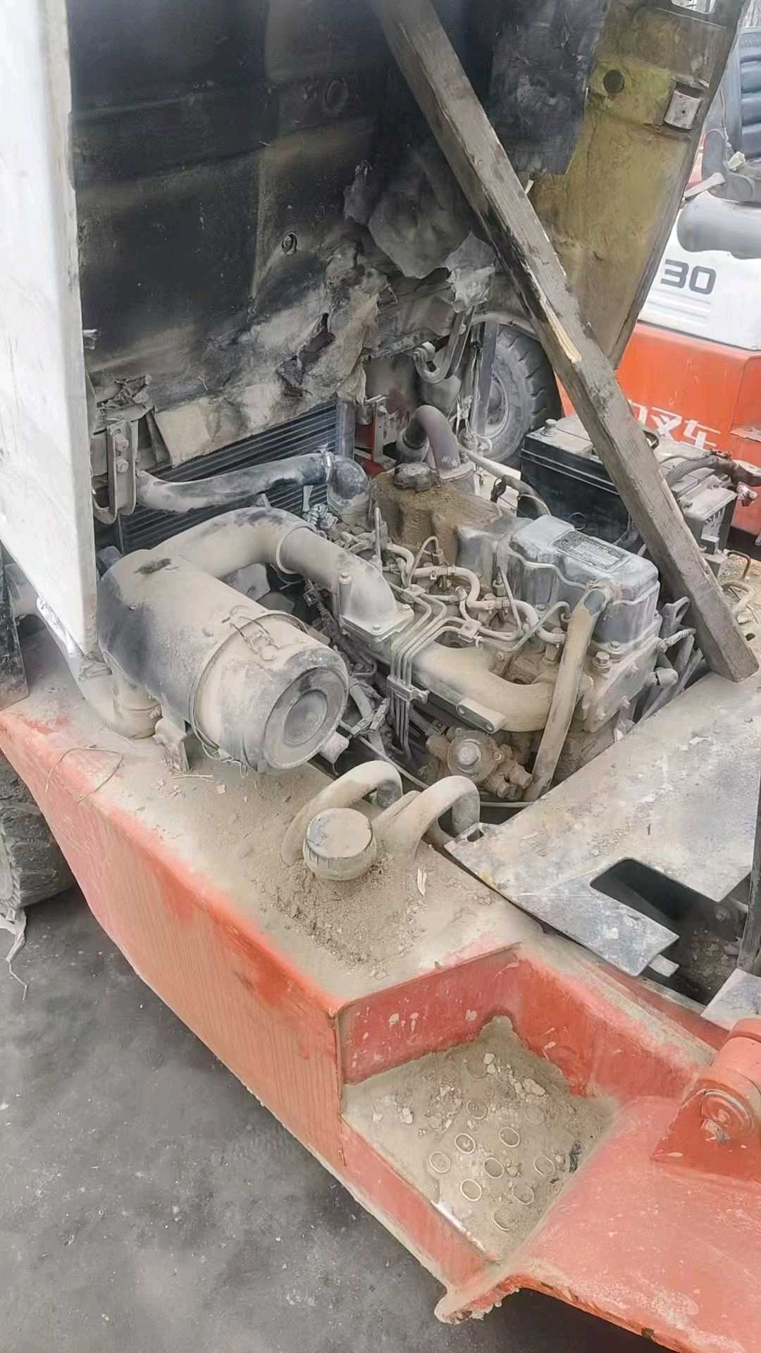 河南省郑州市二七区二马路82号二手合力3吨升高0米柴油叉车