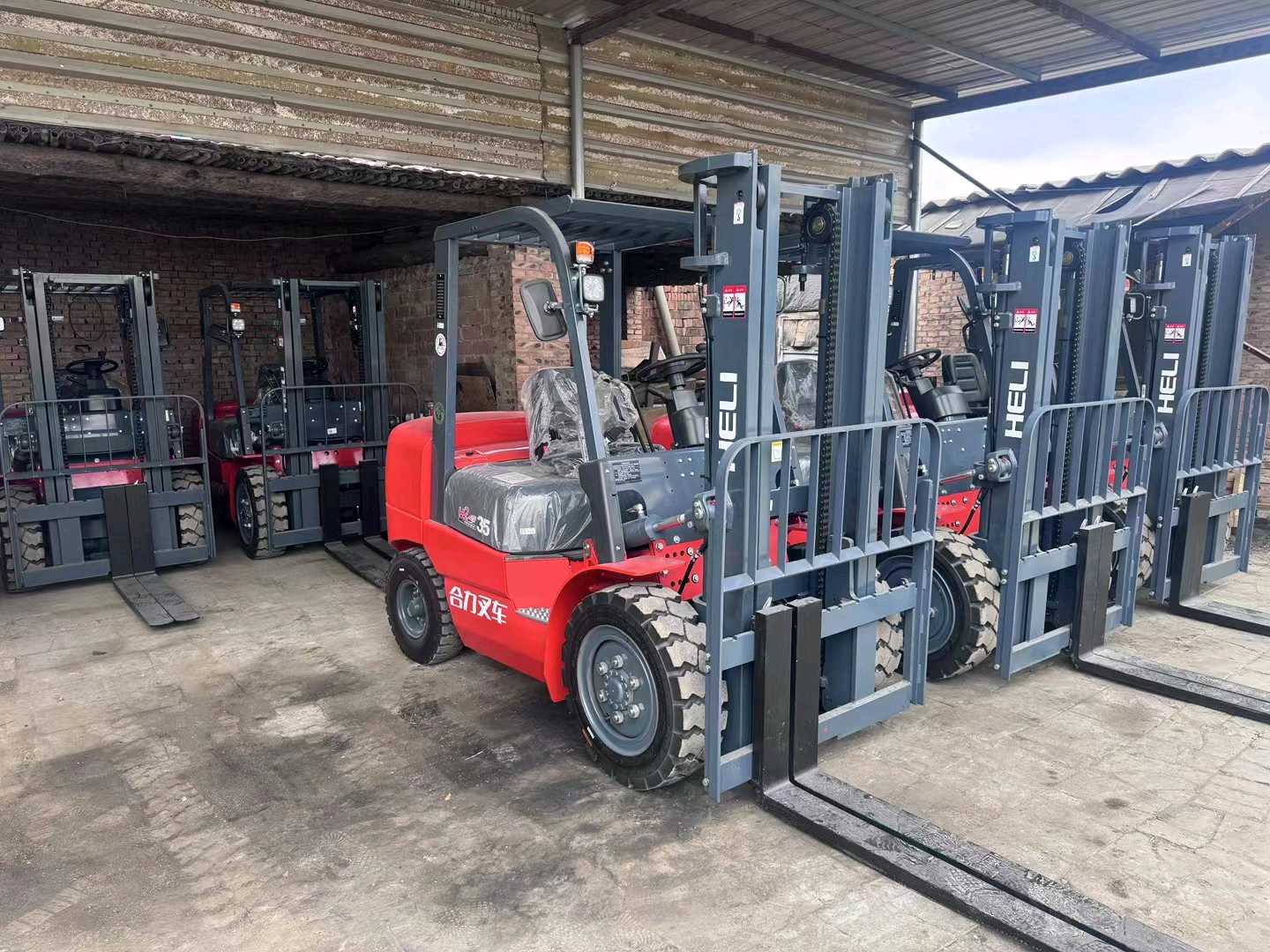 河北省衡水市桃城区中心街1号二手合力3.5吨升高0米柴油叉车